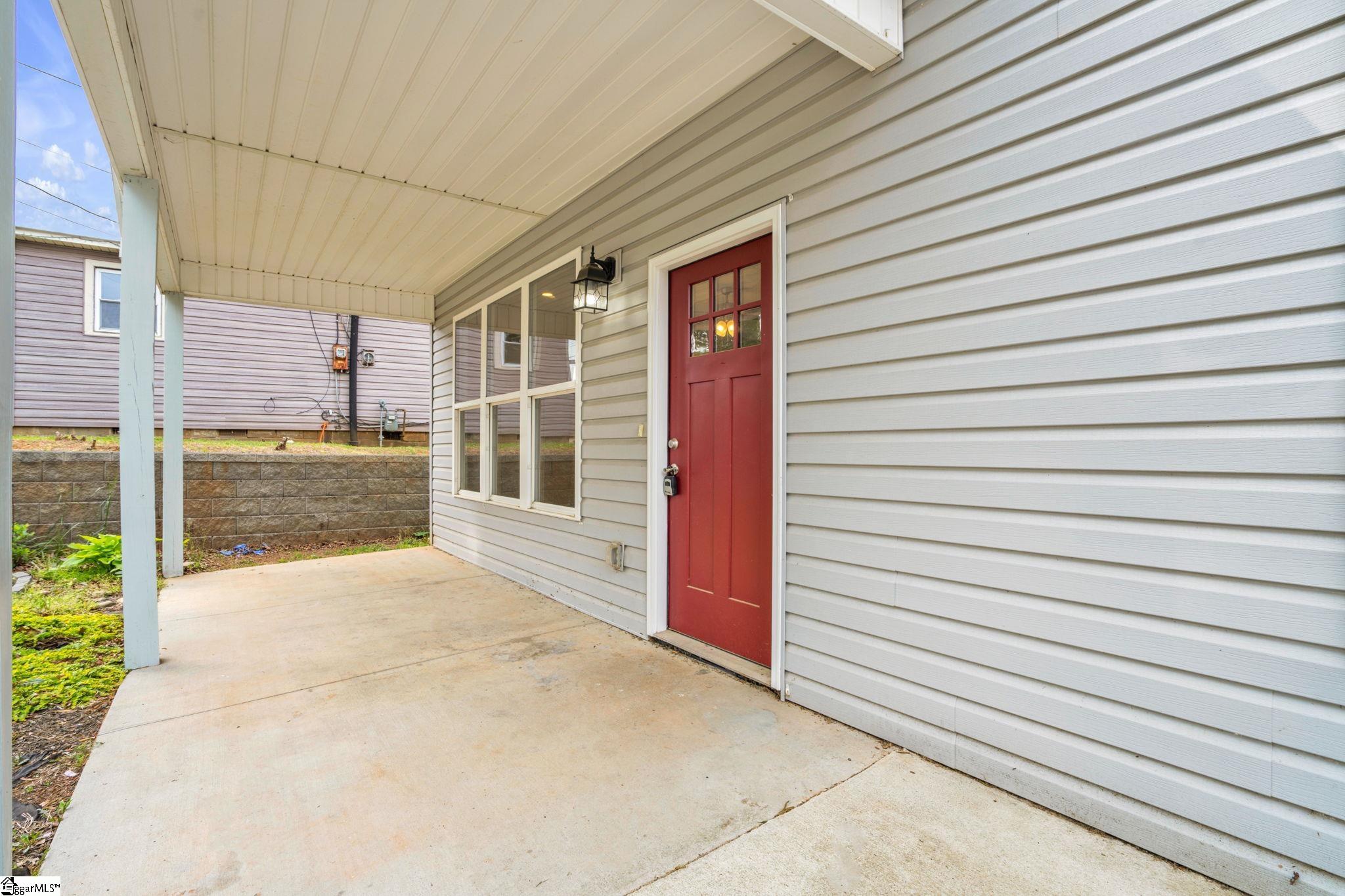 308 S Lewis Street Property Photo 3