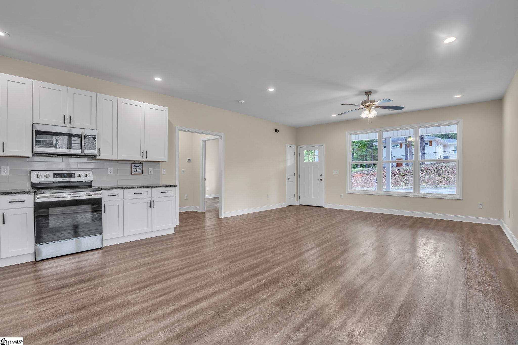 308 S Lewis Street Property Photo 5