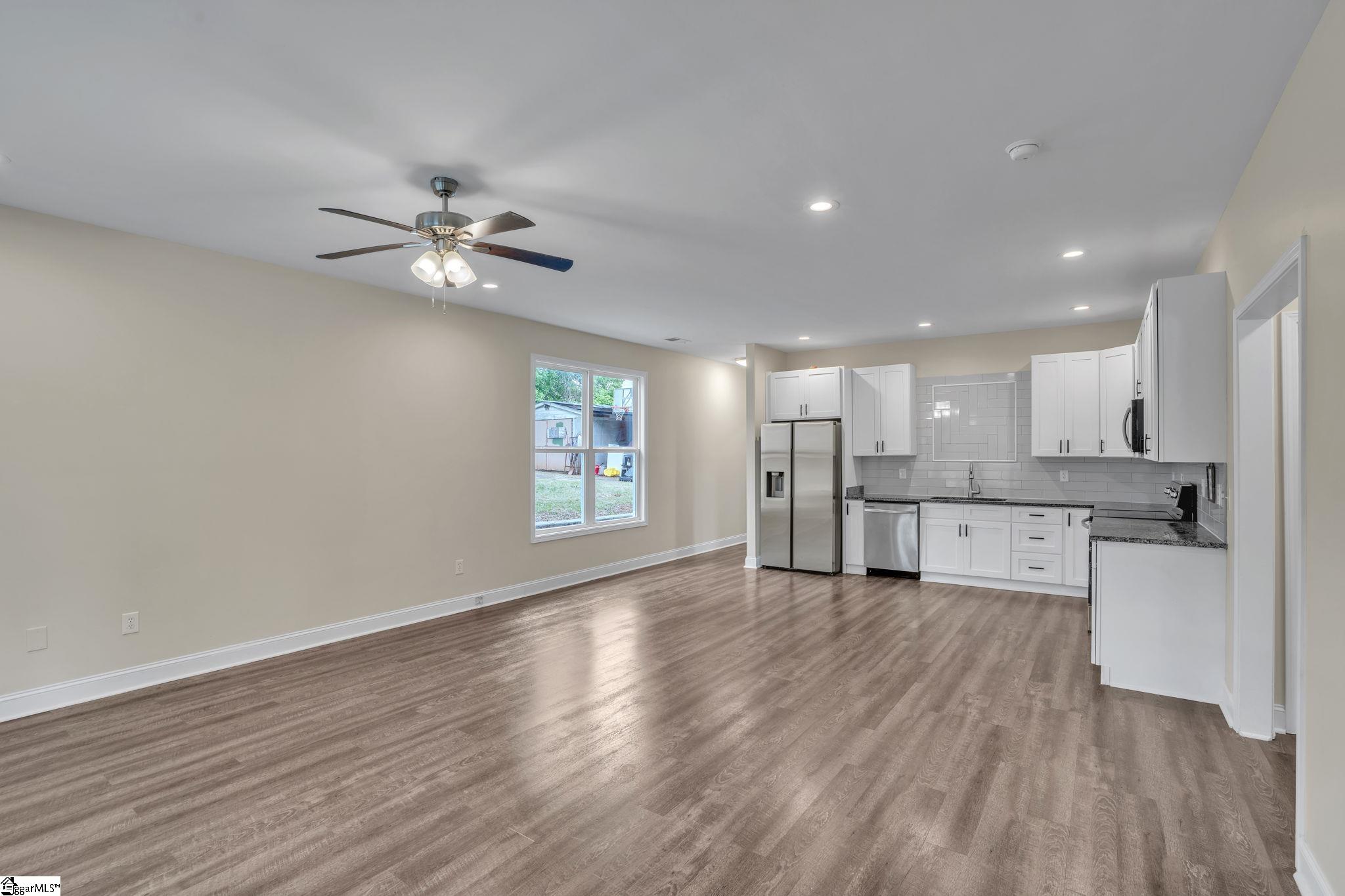 308 S Lewis Street Property Photo 11
