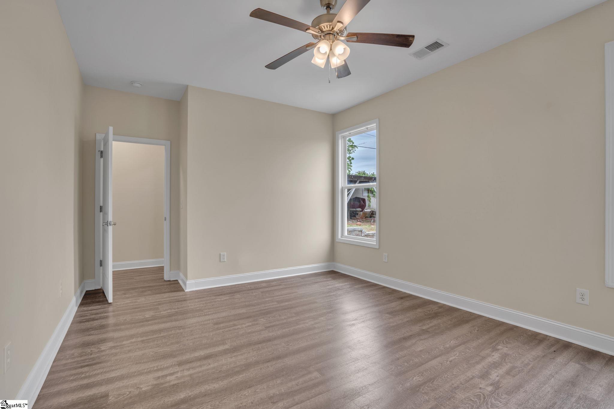 308 S Lewis Street Property Photo 13