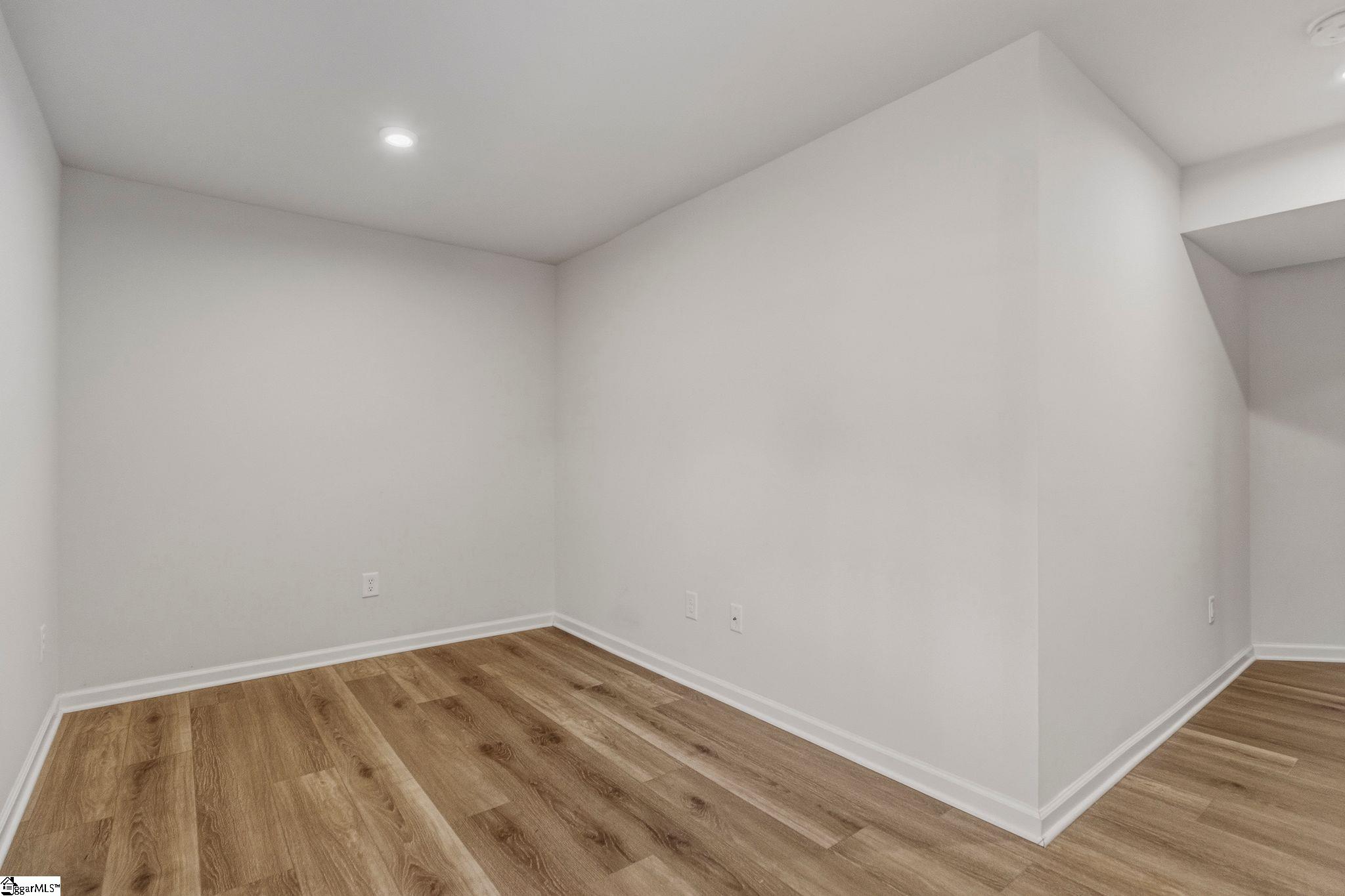 8 Bearmont Trail Property Photo 6