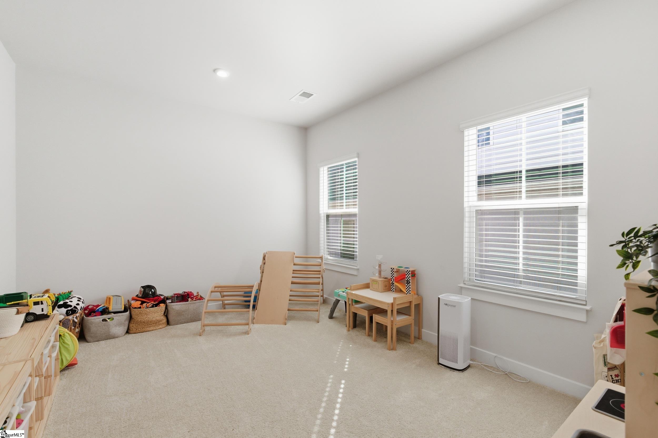 101 Comanche Trail Property Photo 11