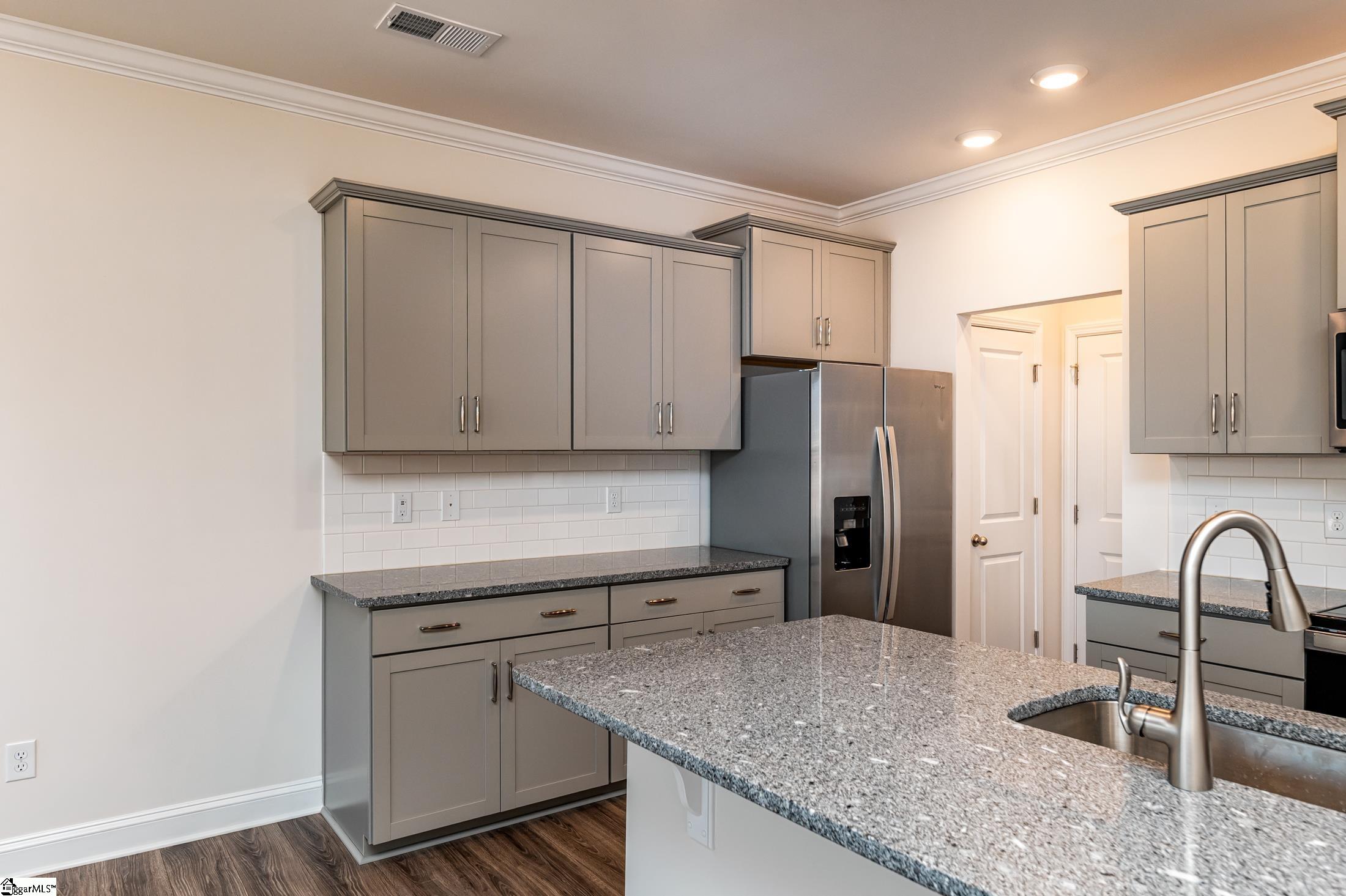 1591031 Property Photo 2