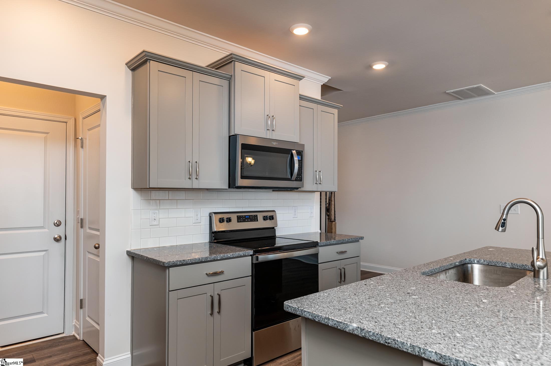 1591031 Property Photo 3