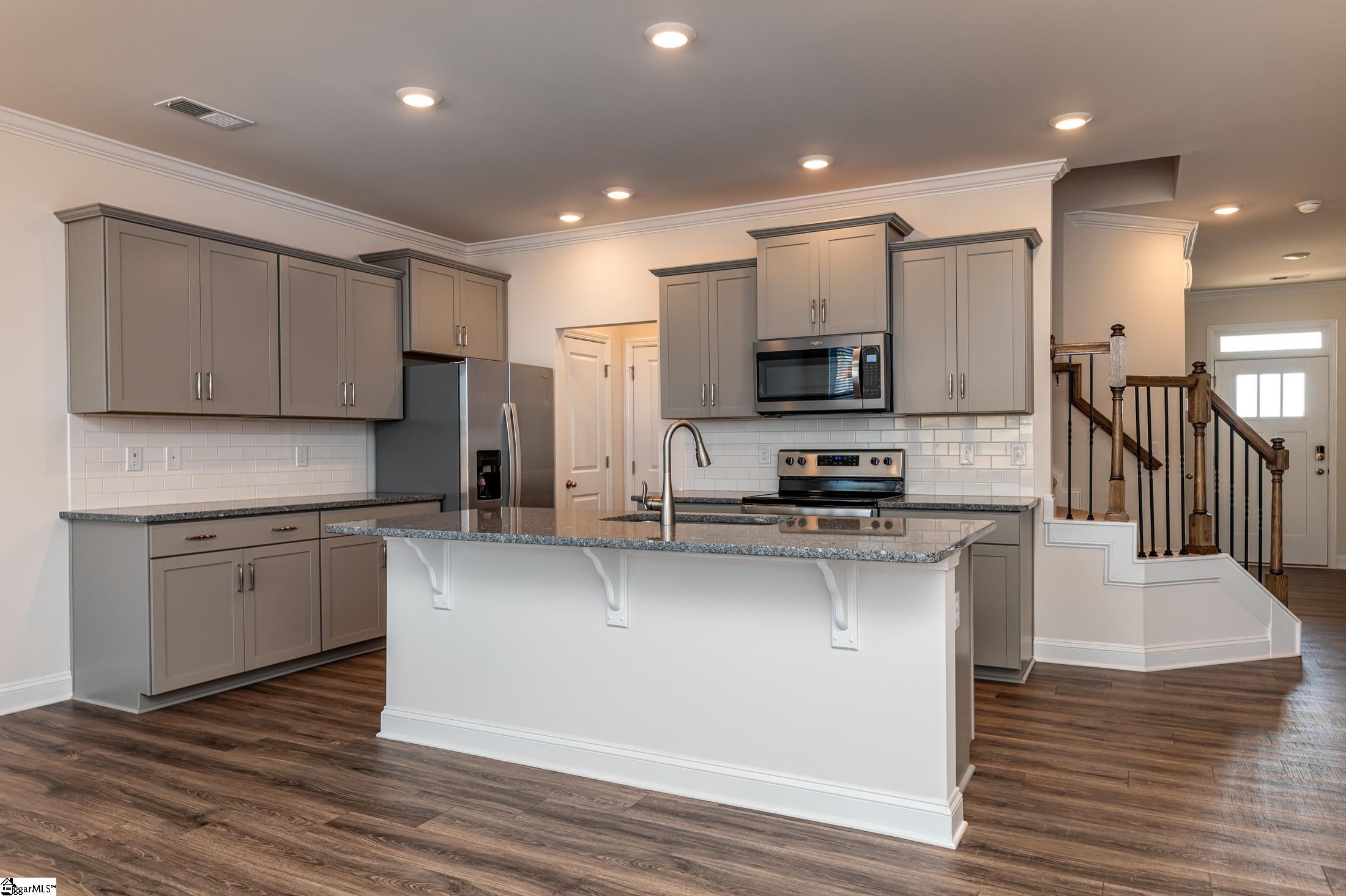 1591031 Property Photo 6