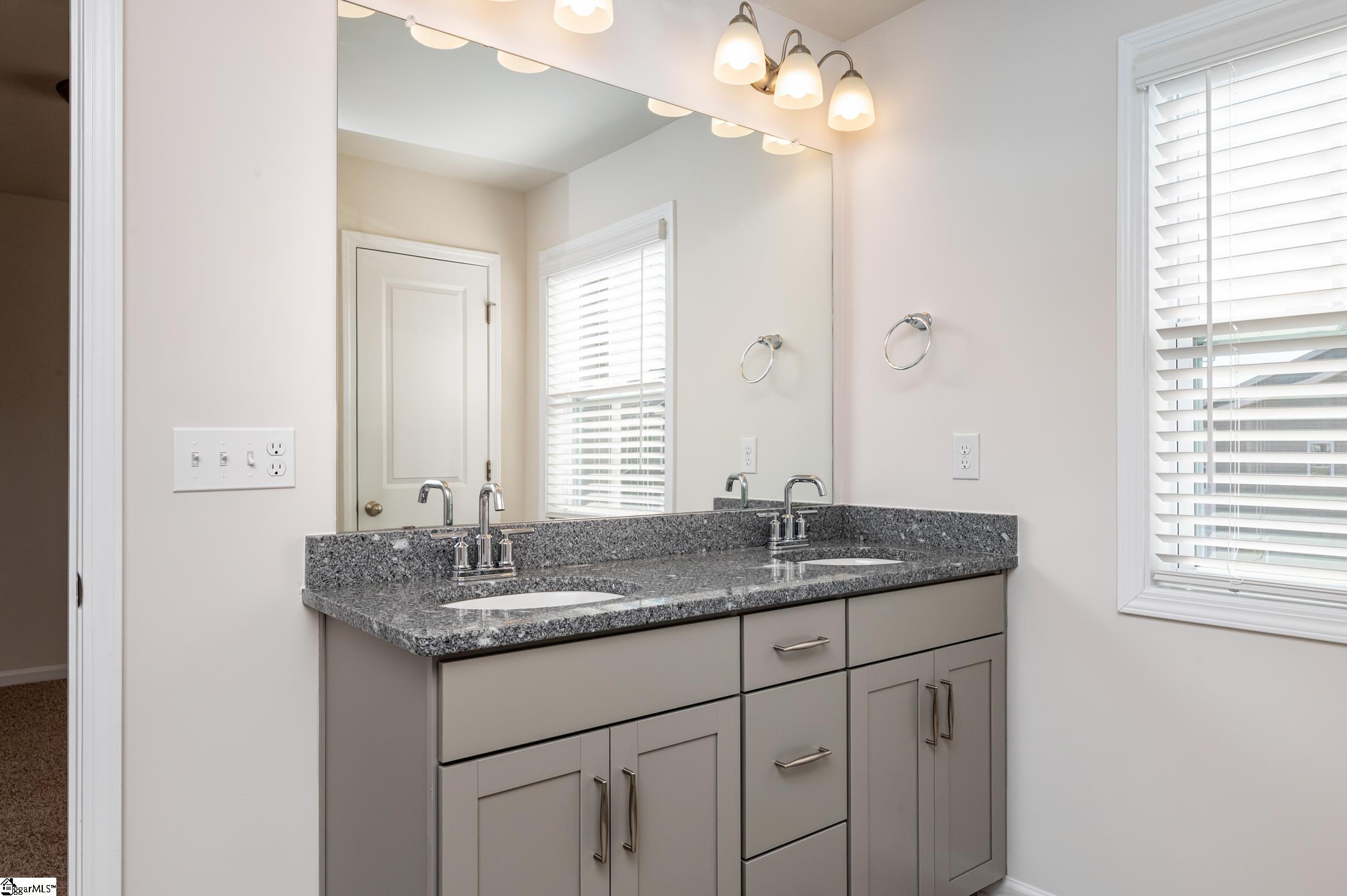 1591031 Property Photo 23