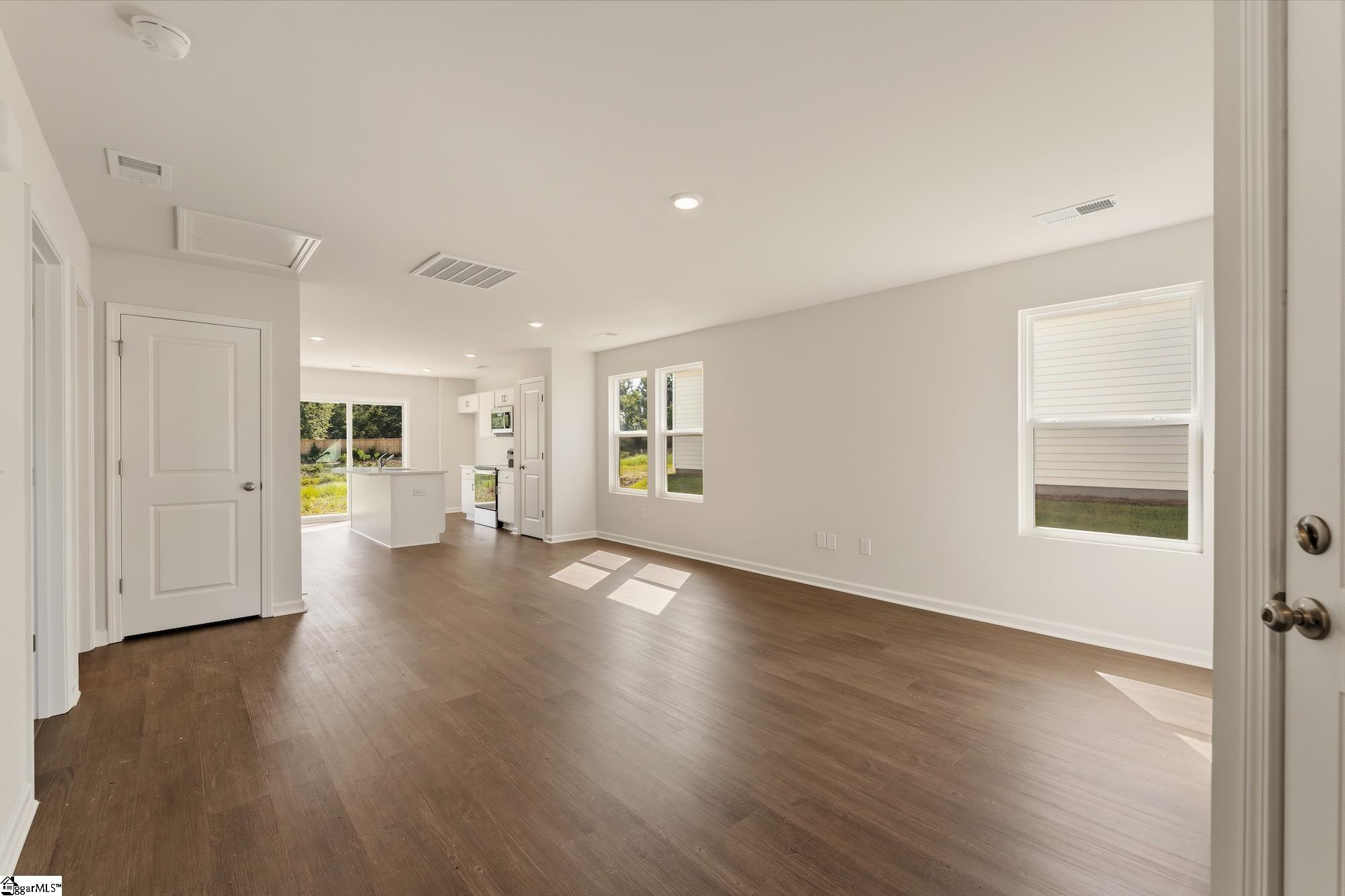 158 Cloverfield Lane Property Photo 2