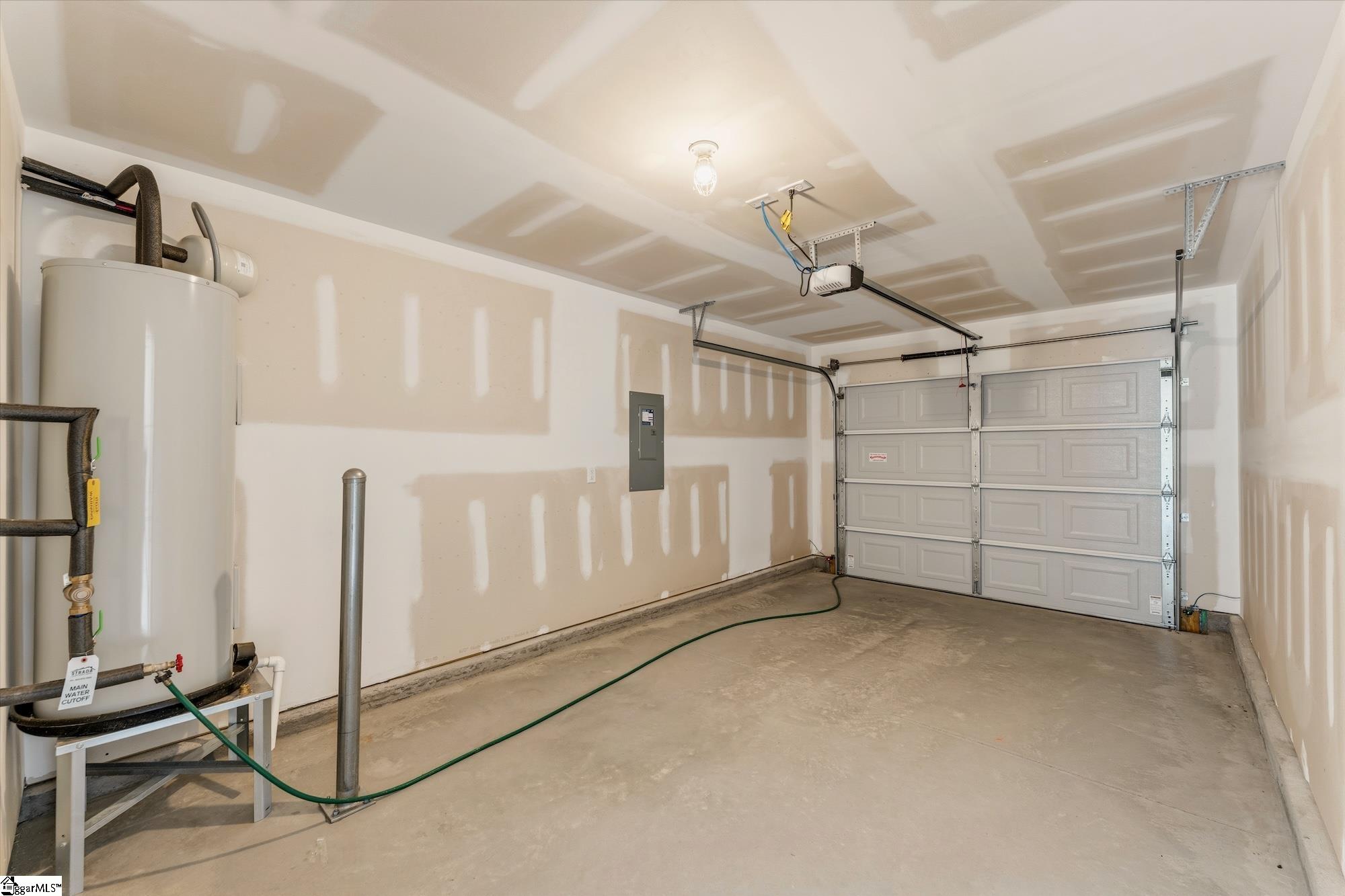 158 Cloverfield Lane Property Photo 17