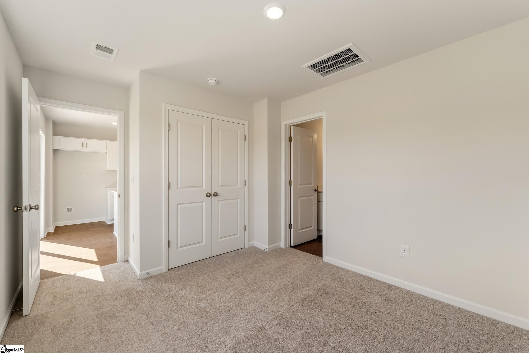 170 Cloverfield Lane Property Photo 11