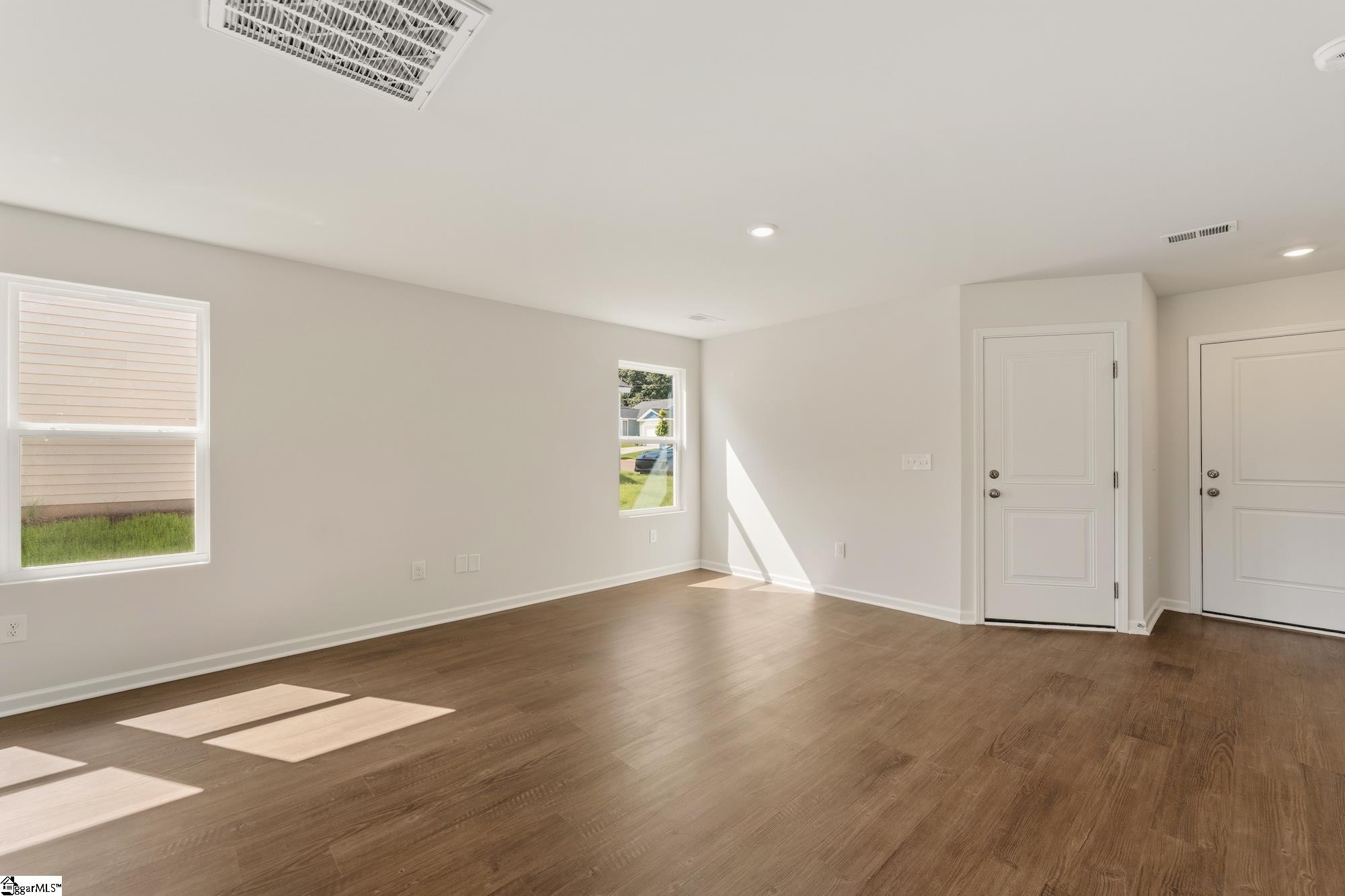 170 Cloverfield Lane Property Photo 12