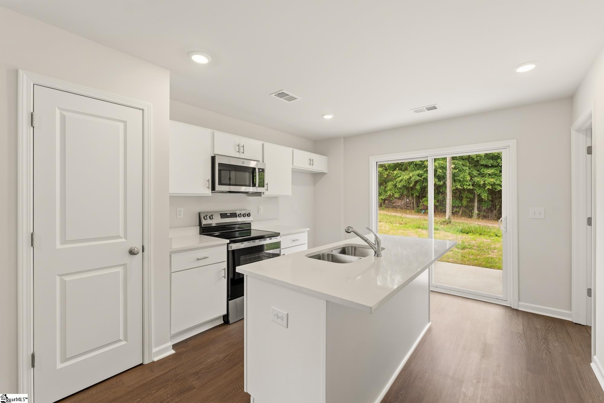 167 Cloverfield Lane Property Photo 4