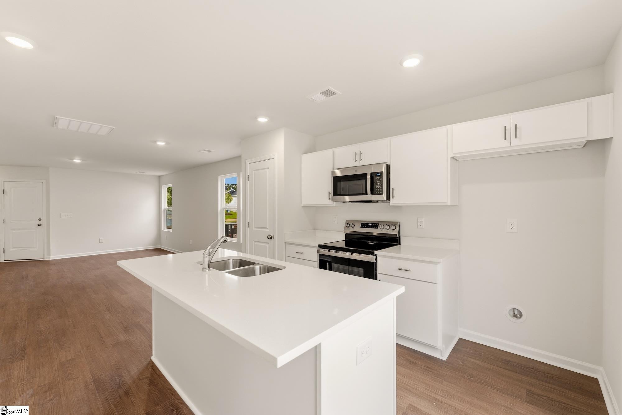 167 Cloverfield Lane Property Photo 6