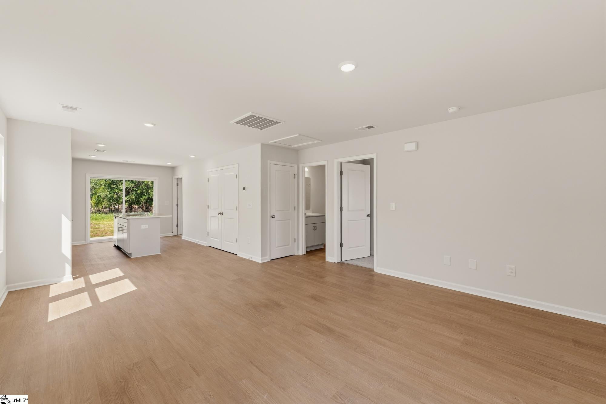 163 Cloverfield Lane Property Photo 2