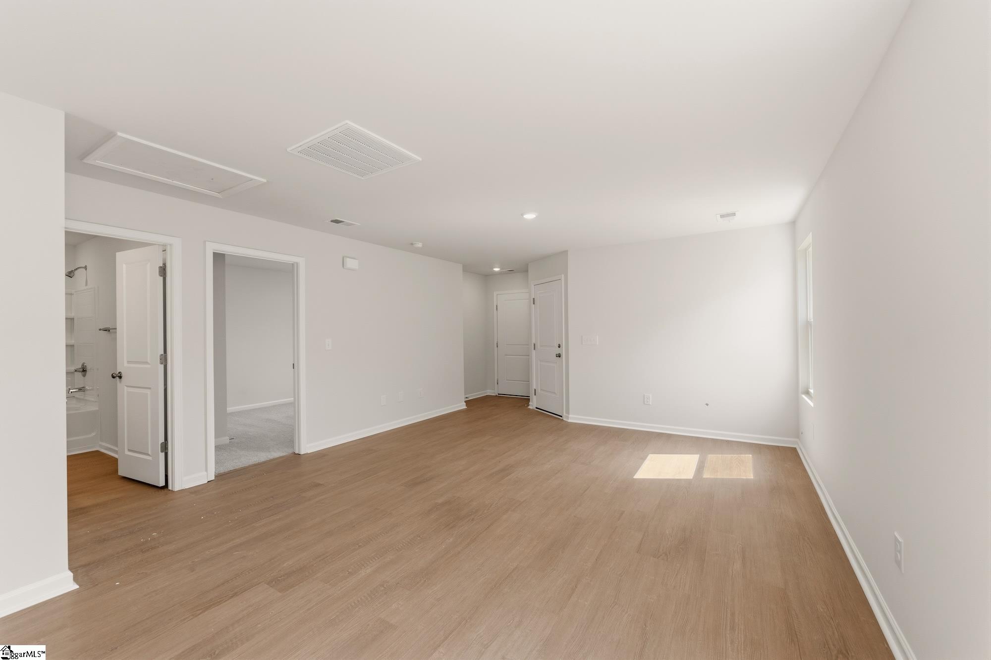 163 Cloverfield Lane Property Photo 3