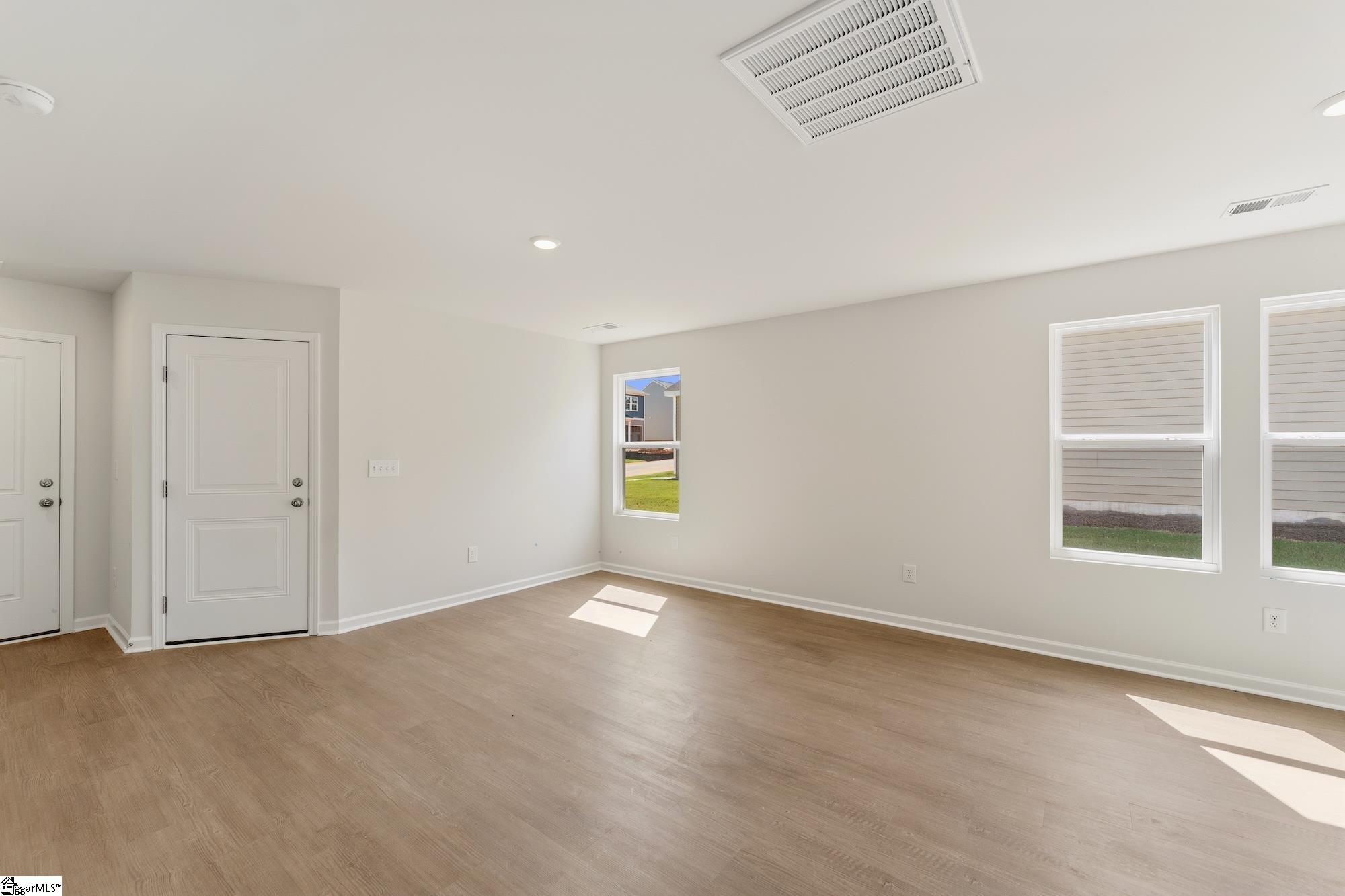 163 Cloverfield Lane Property Photo 4