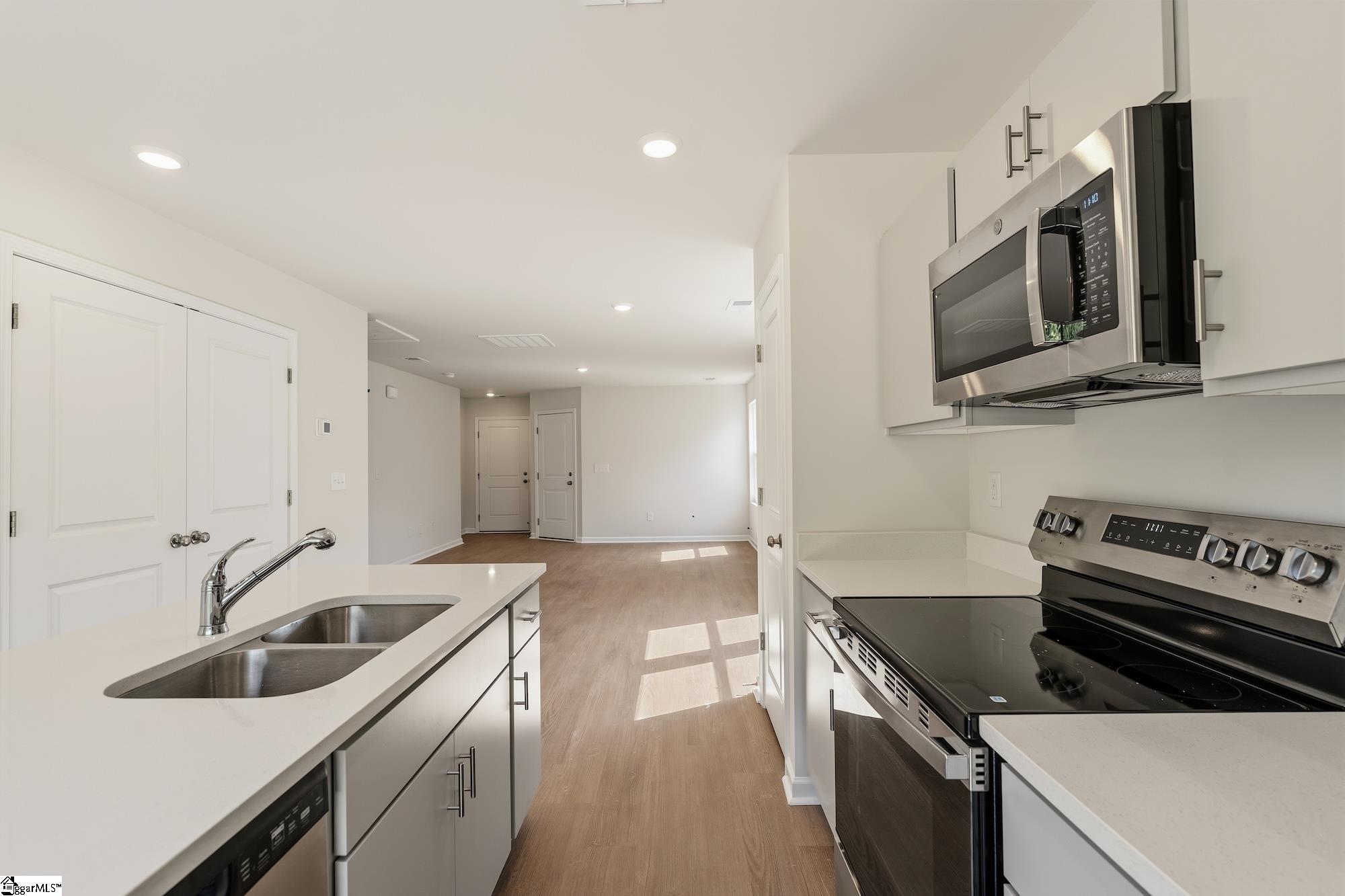 163 Cloverfield Lane Property Photo 8