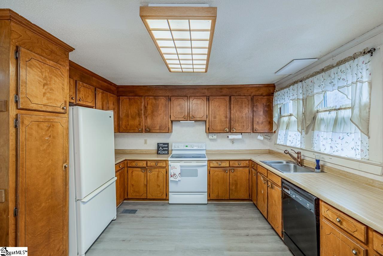 10676 Augusta Road Property Photo 7