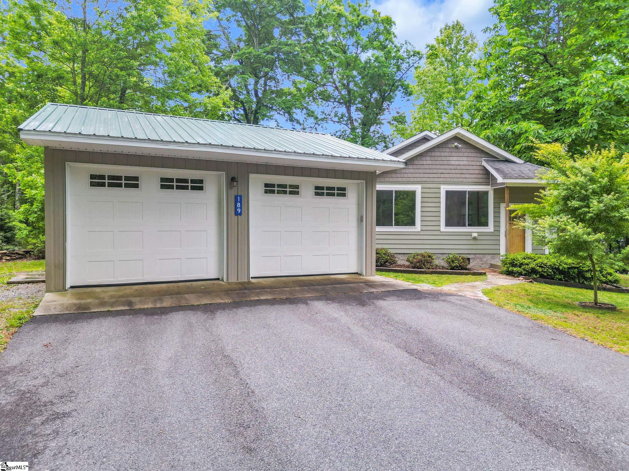 189 Friendly Circle Property Photo 3