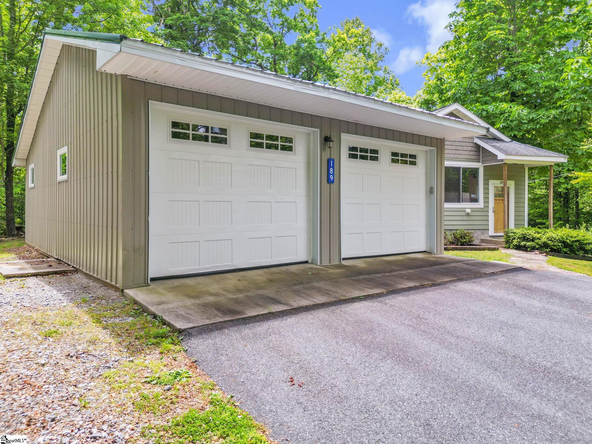 189 Friendly Circle Property Photo 4