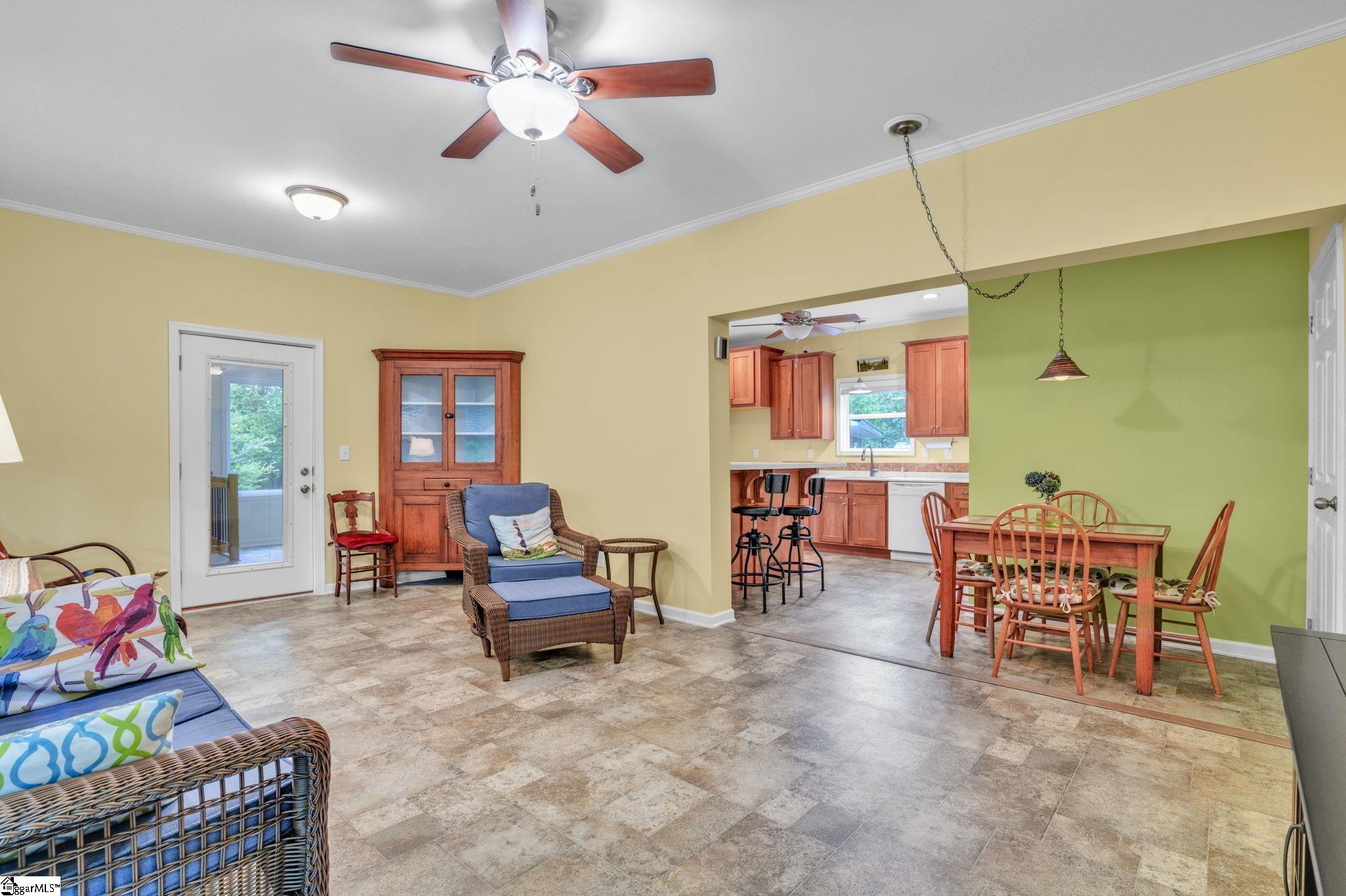 189 Friendly Circle Property Photo 7