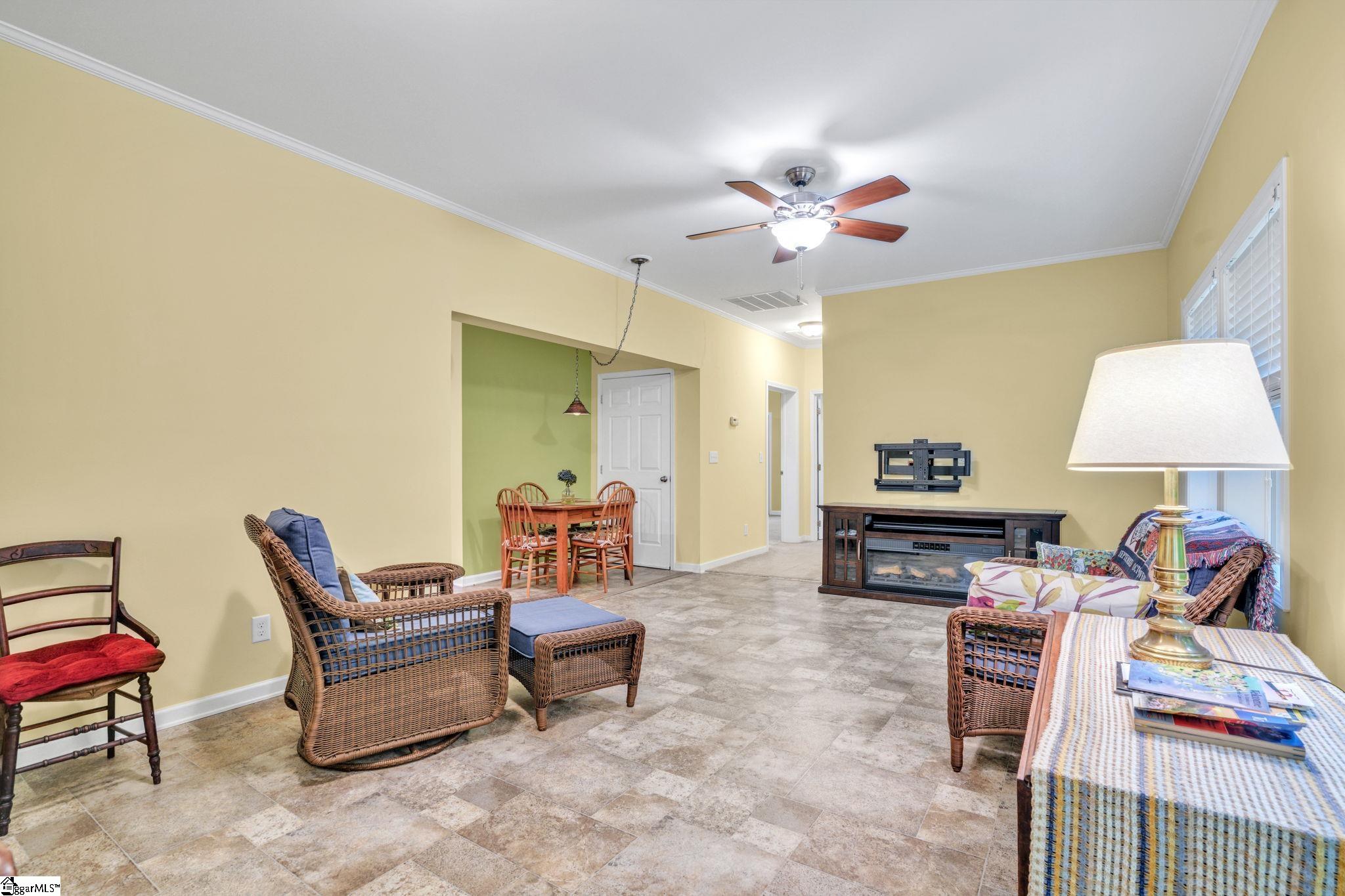 189 Friendly Circle Property Photo 8