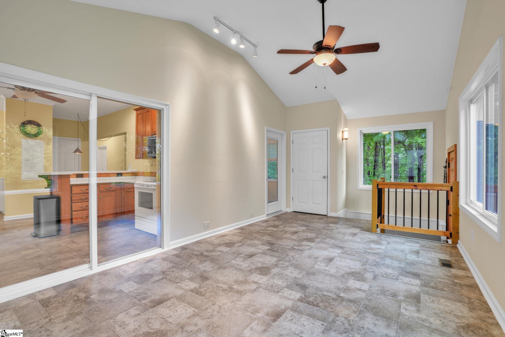 189 Friendly Circle Property Photo 9