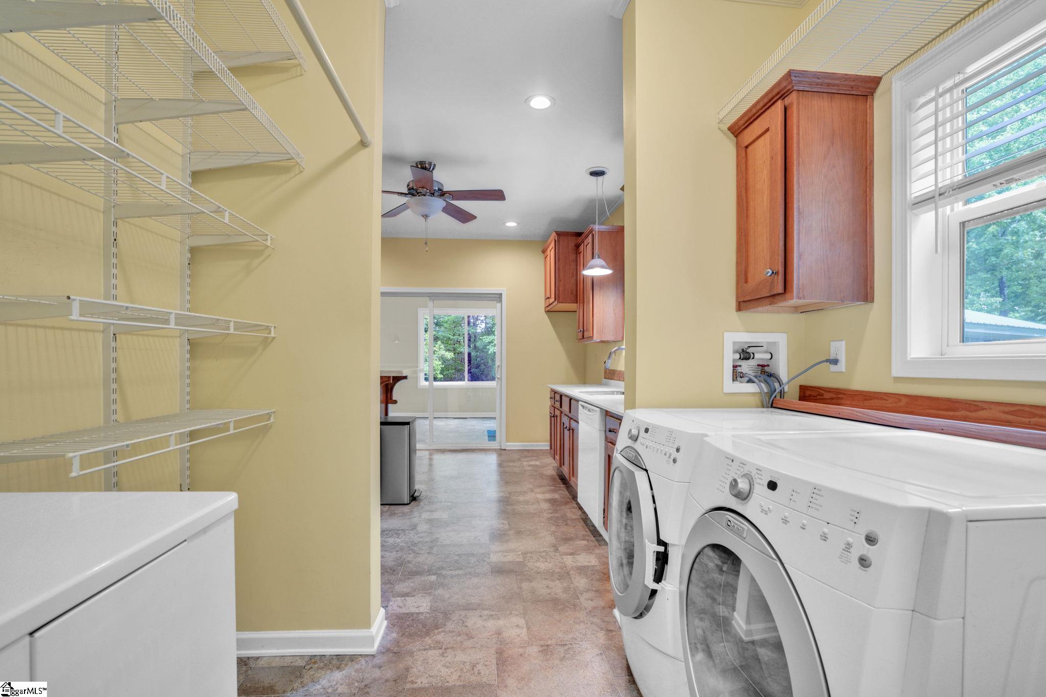 189 Friendly Circle Property Photo 12