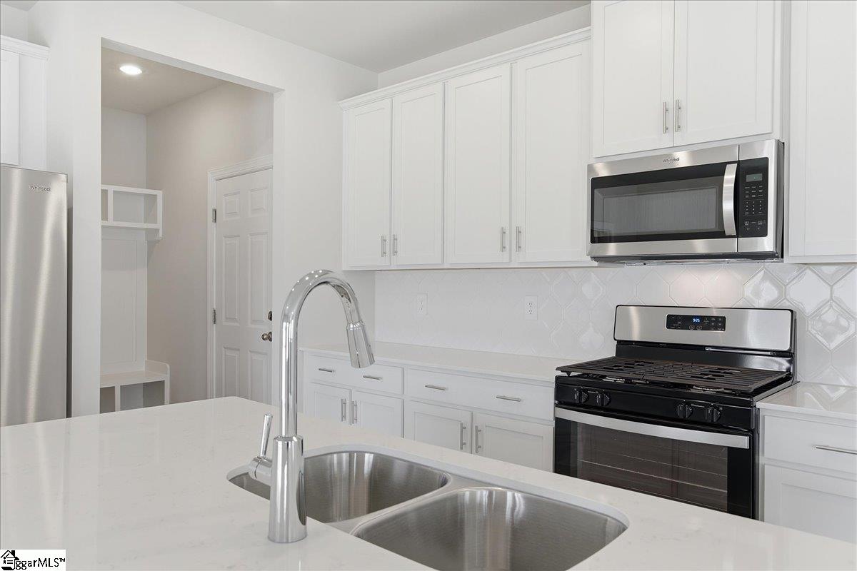 628 Hollybank Street Property Photo 10