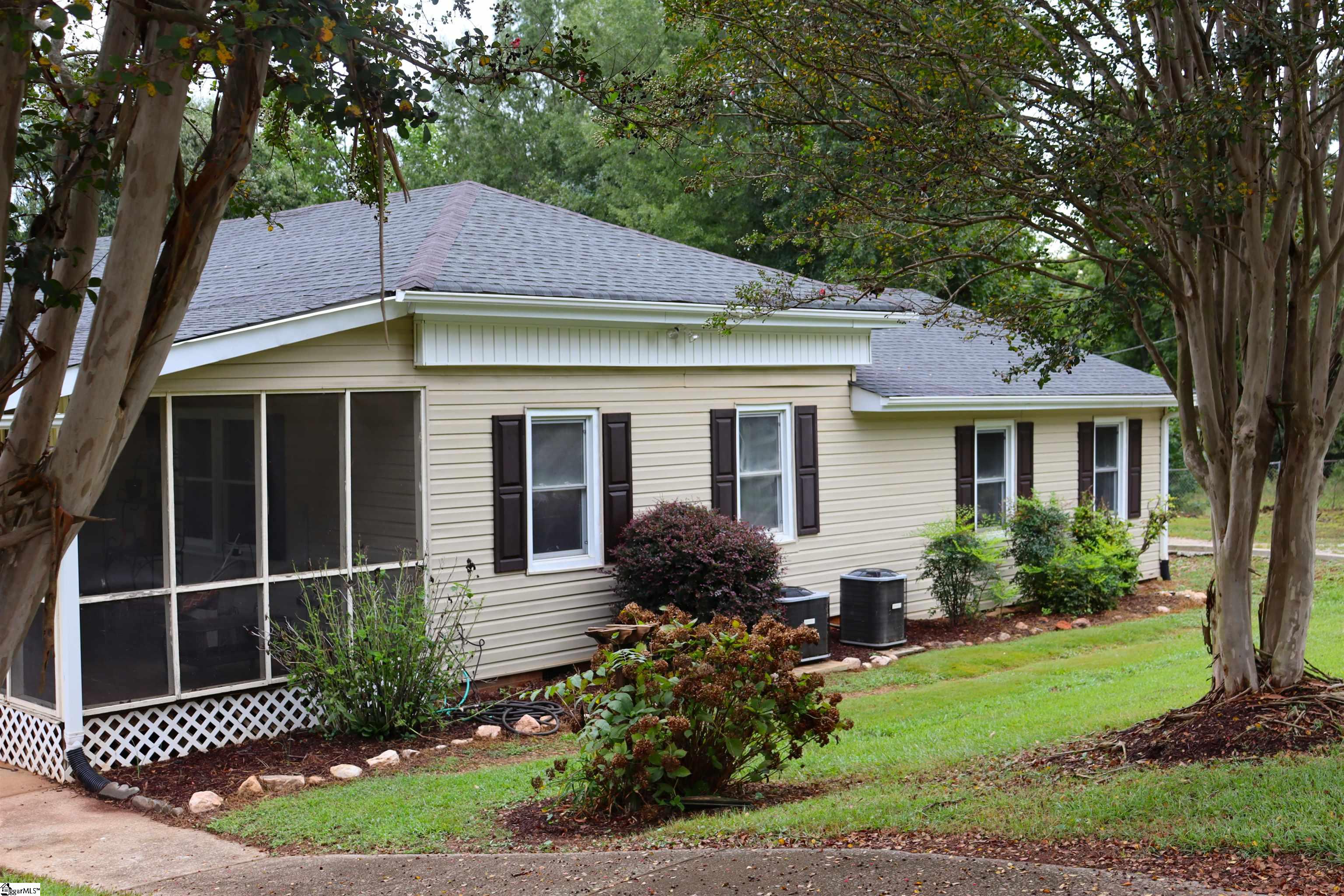 2070 Little Texas Road Property Photo 4