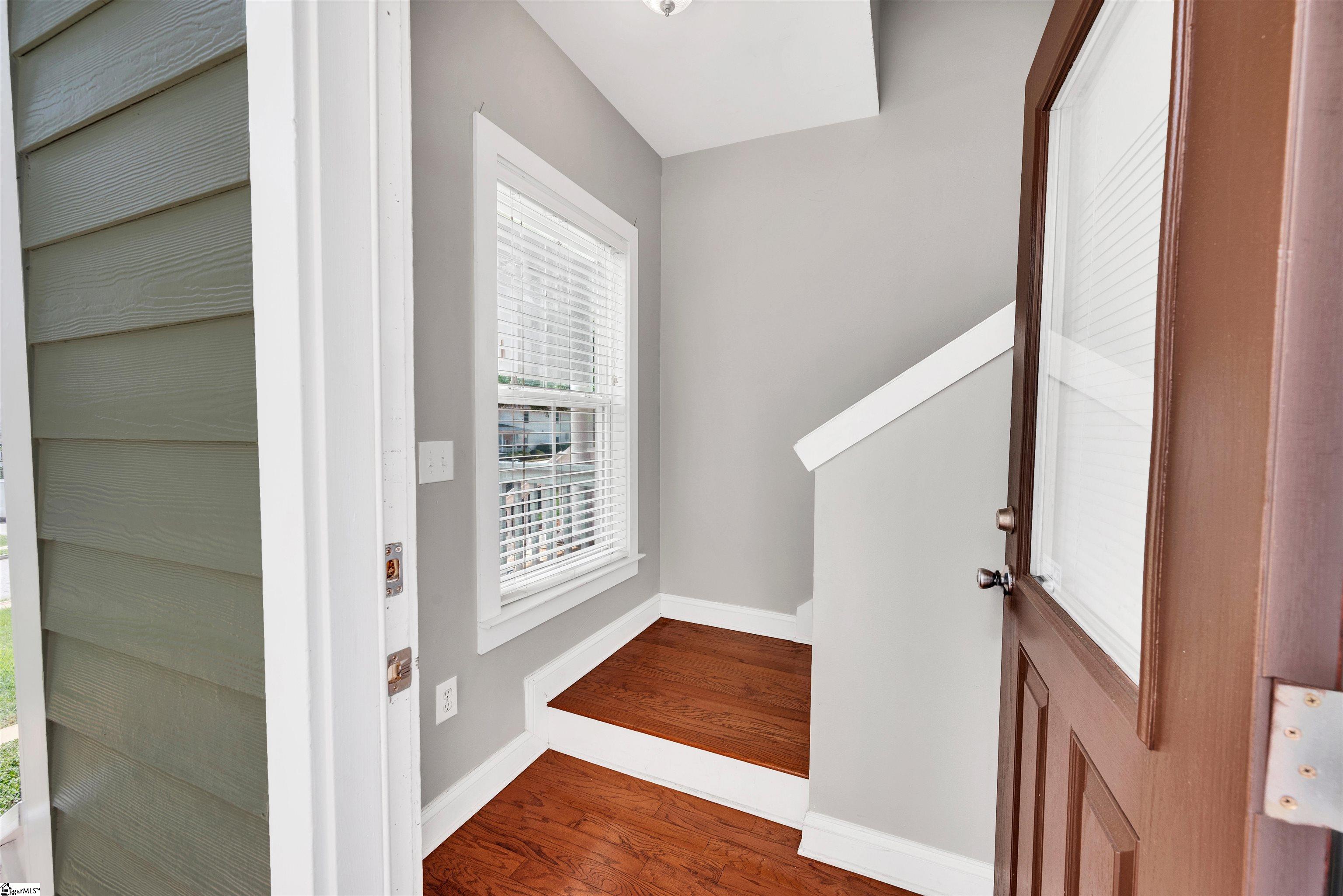 16-b Oakhurst Avenue Property Photo 2