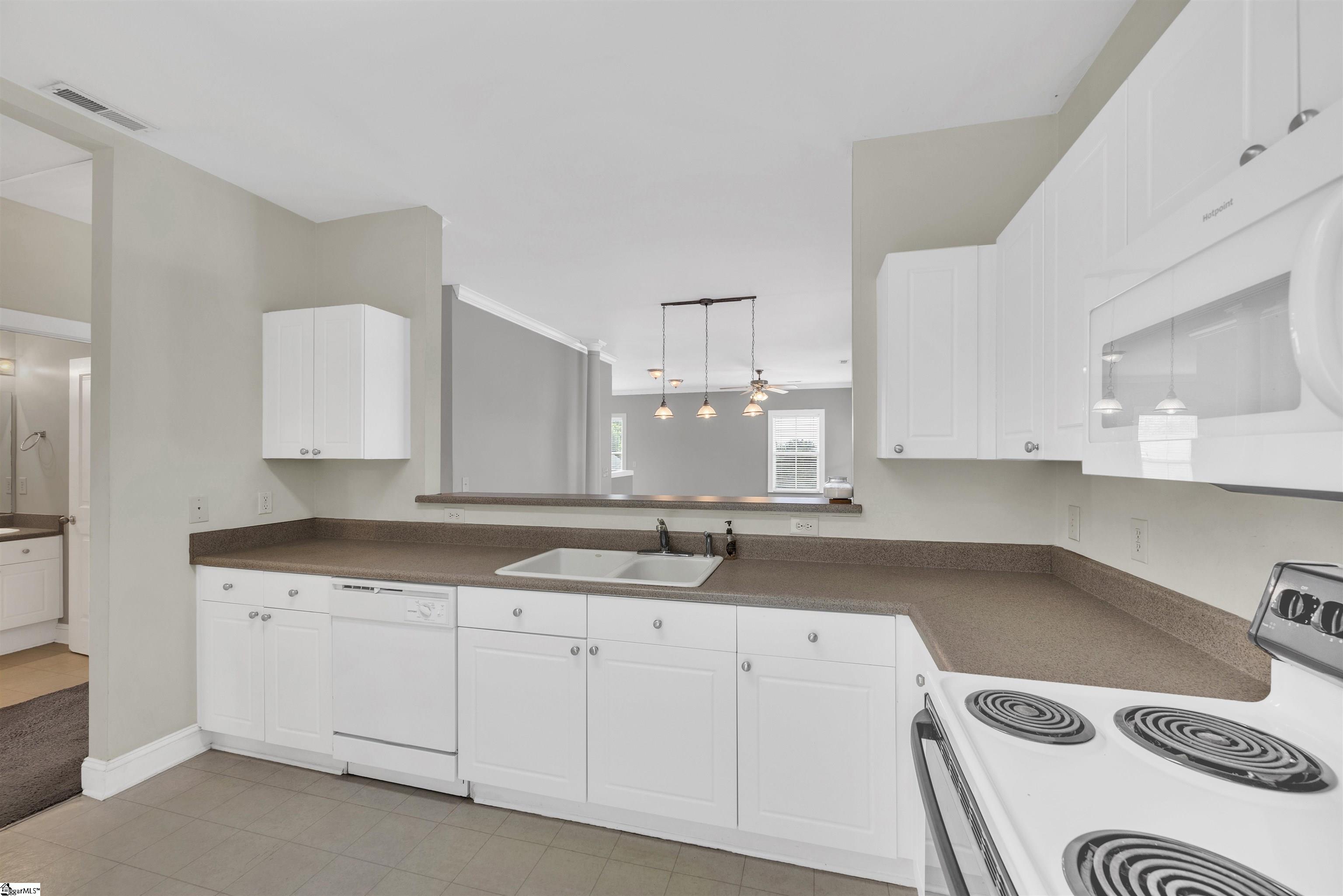 16-b Oakhurst Avenue Property Photo 8