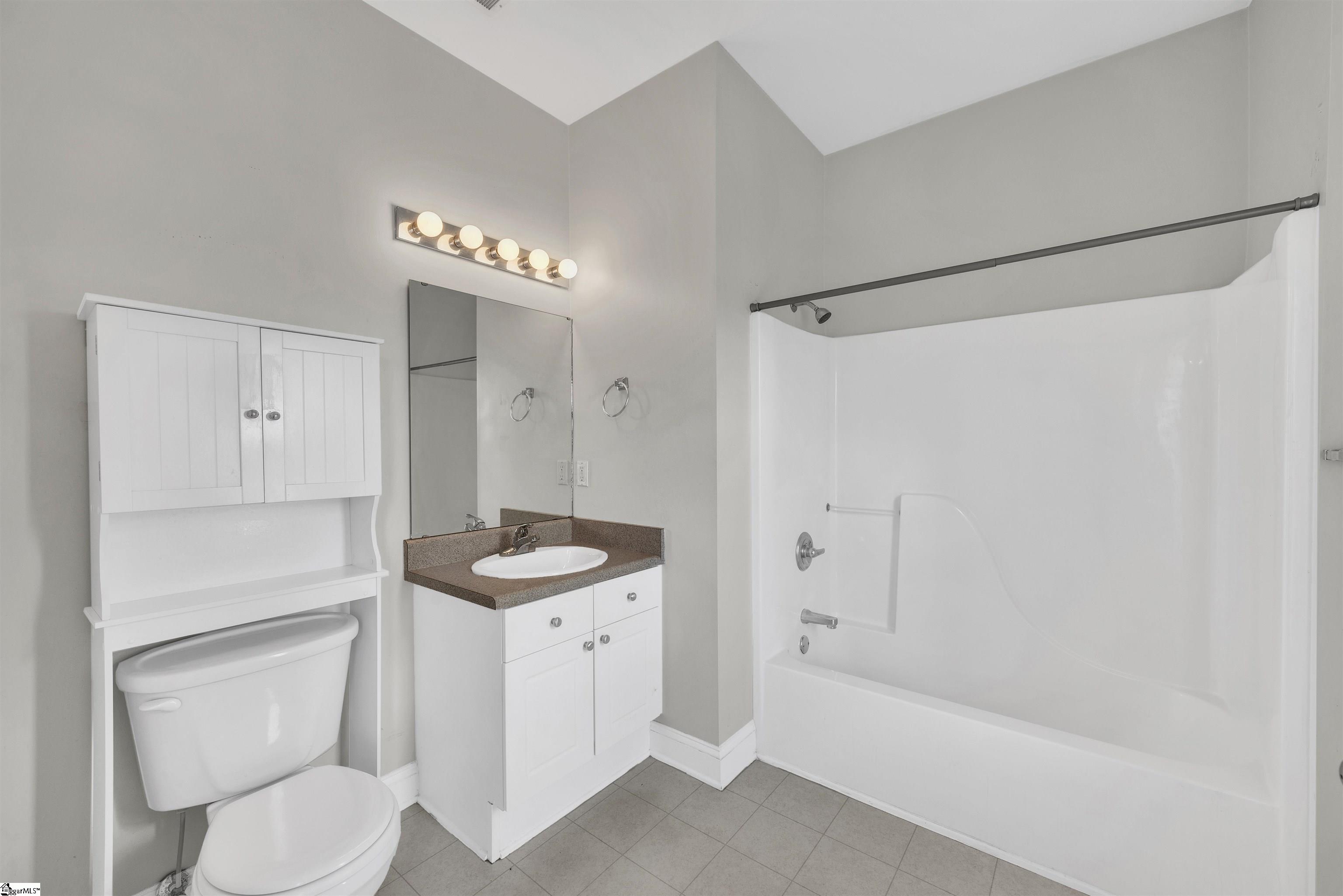 16-b Oakhurst Avenue Property Photo 17