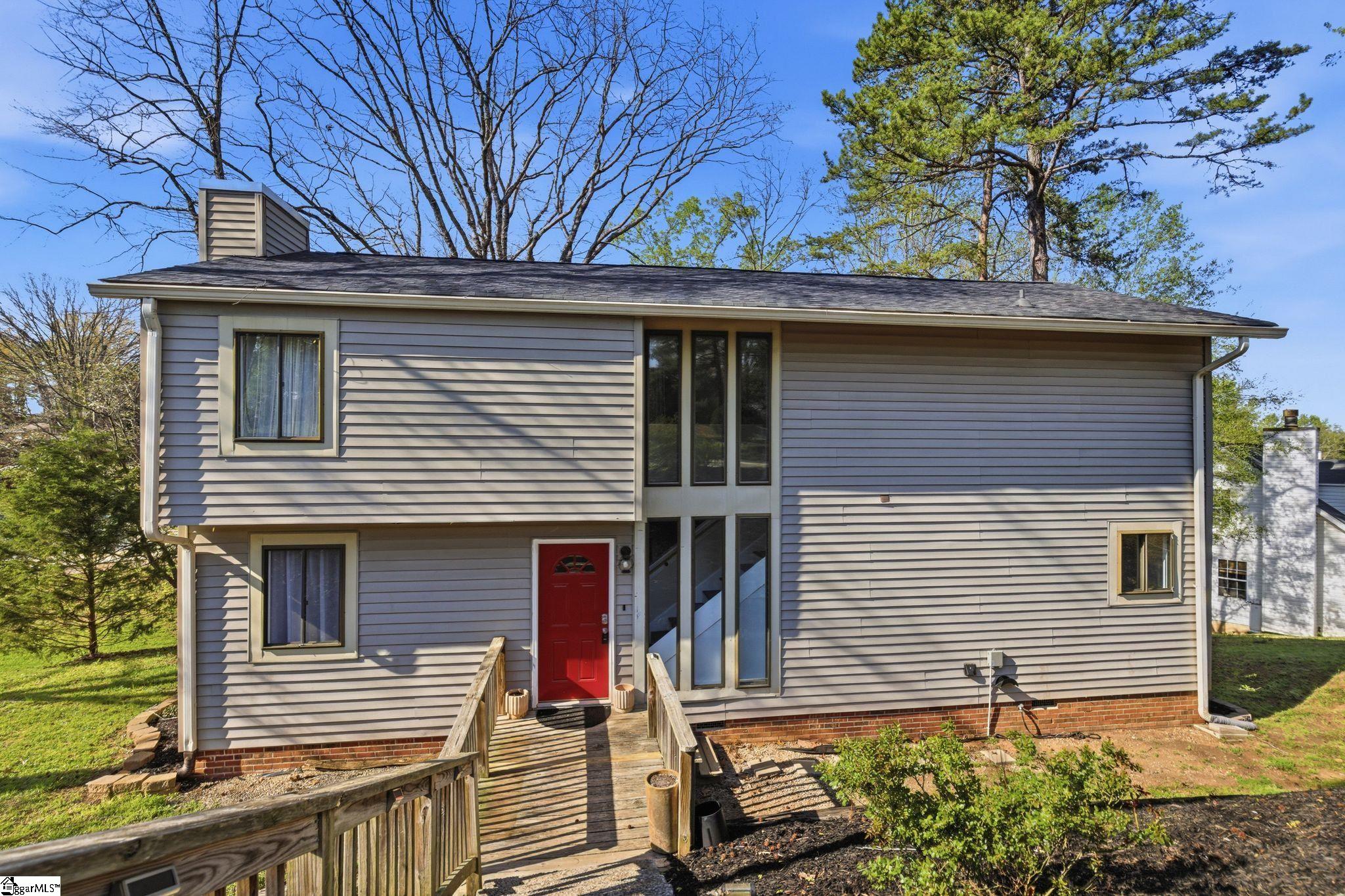 1201 Winding Way Property Photo 1