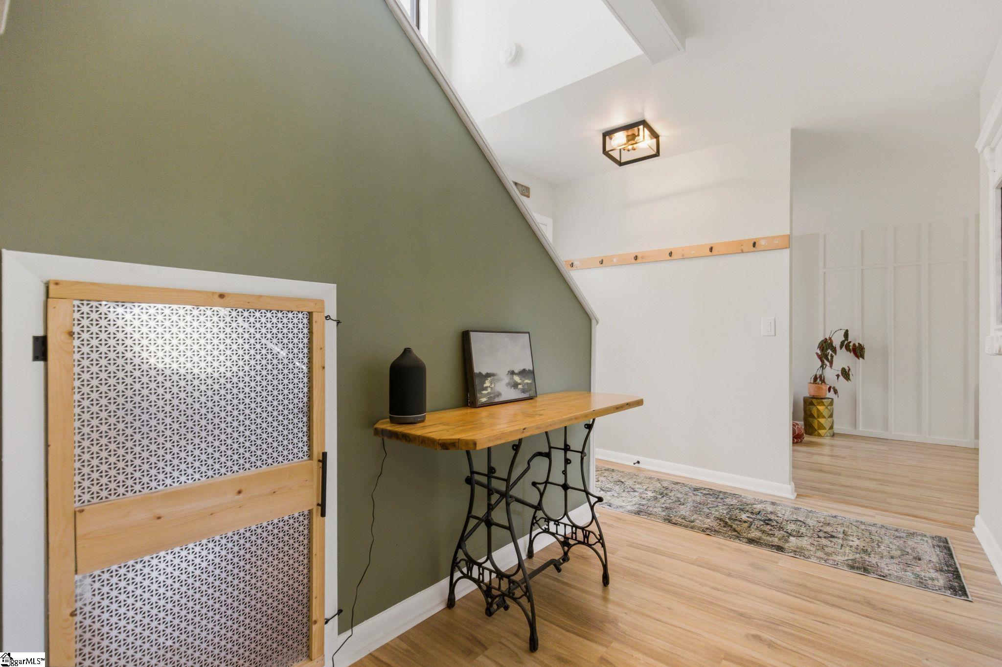 1201 Winding Way Property Photo 4