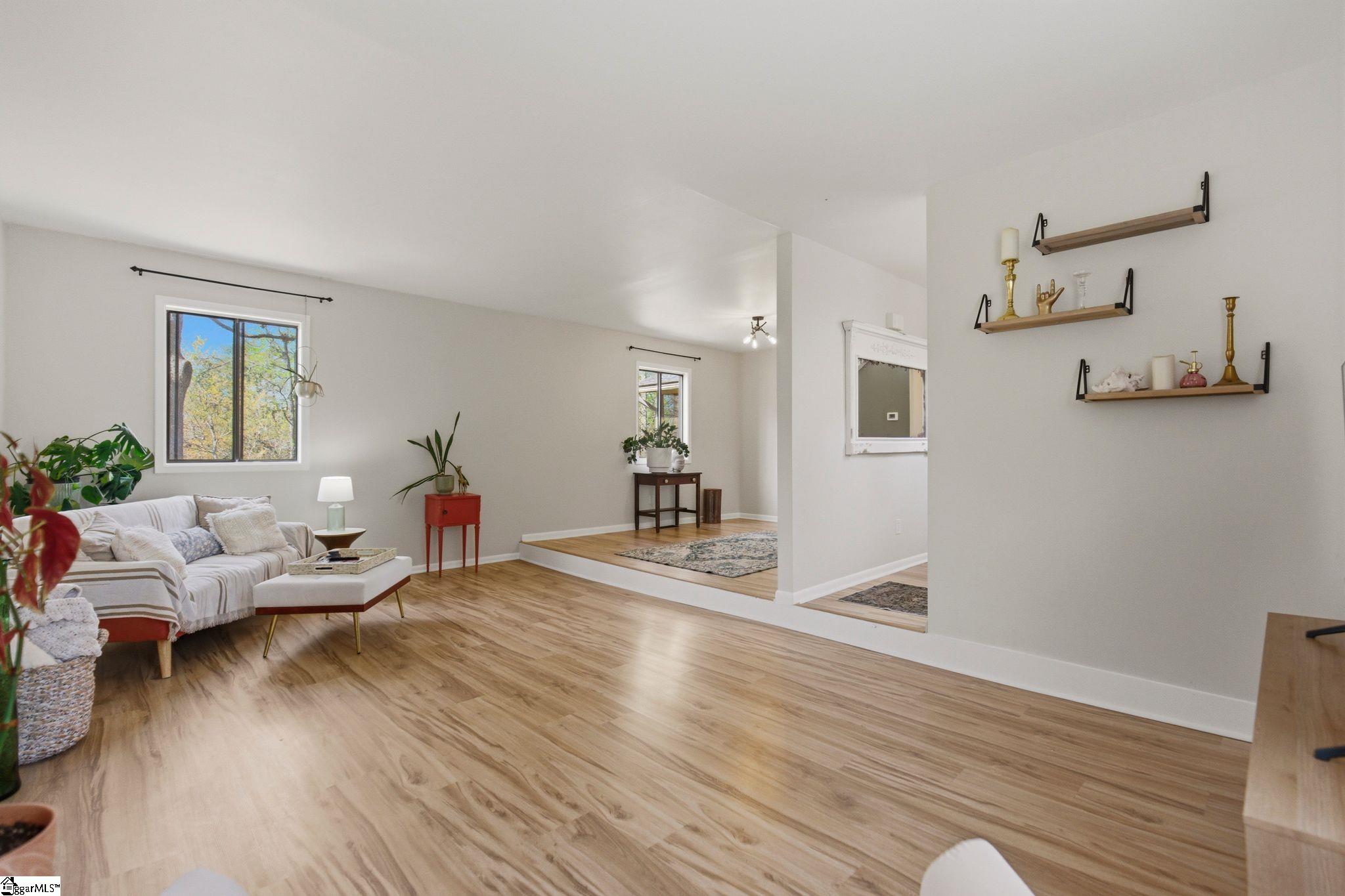 1201 Winding Way Property Photo 5