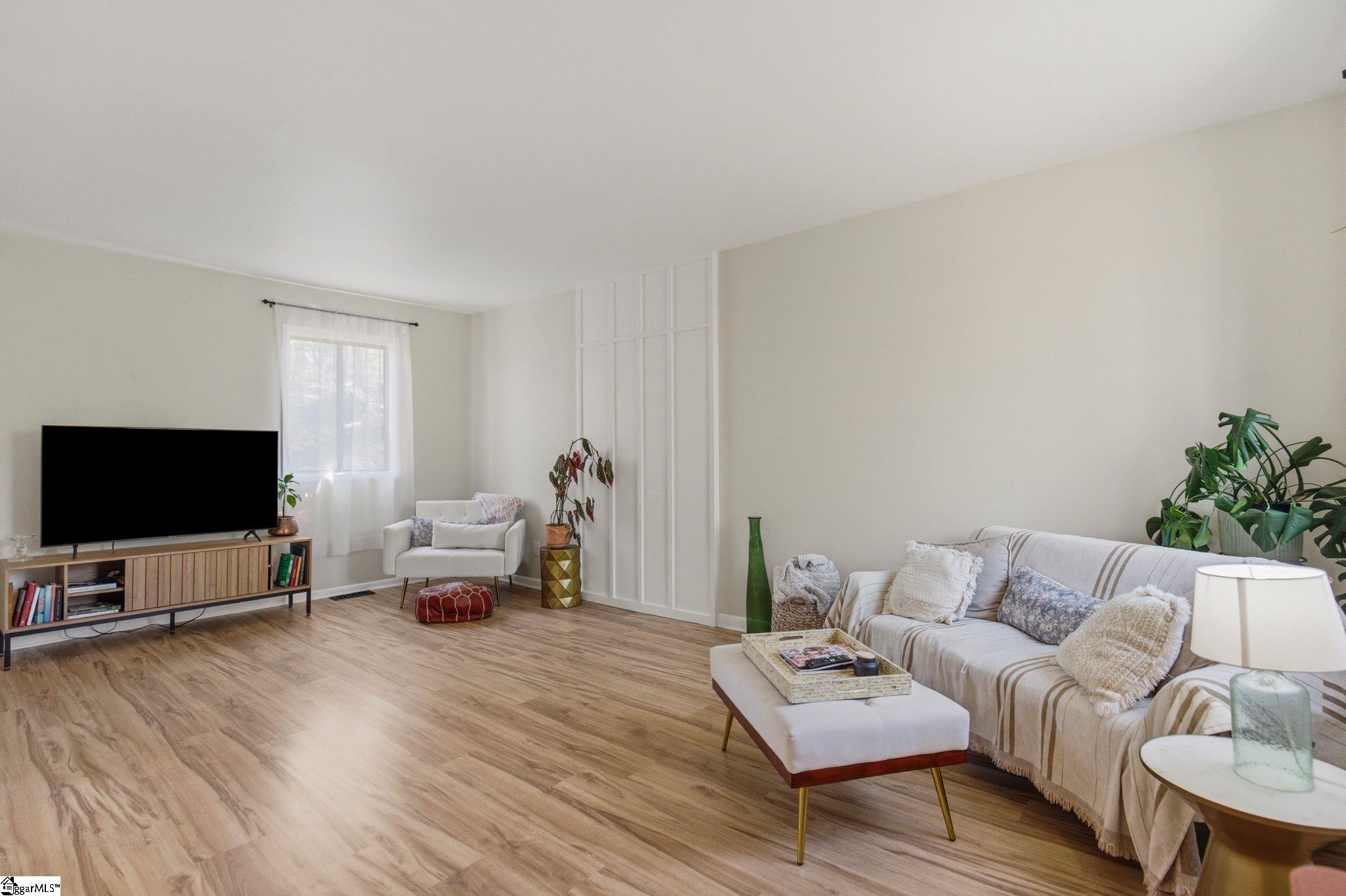 1201 Winding Way Property Photo 6