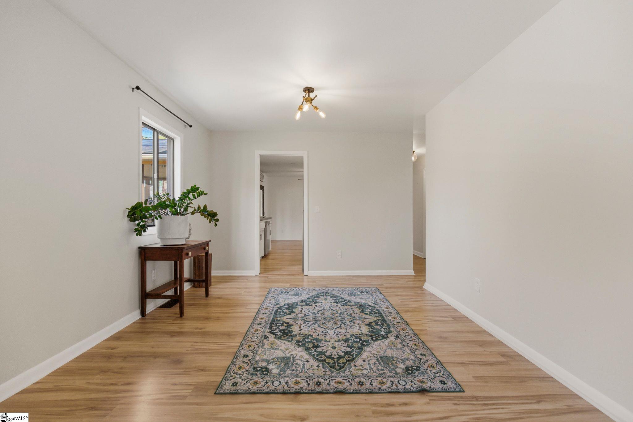 1201 Winding Way Property Photo 8