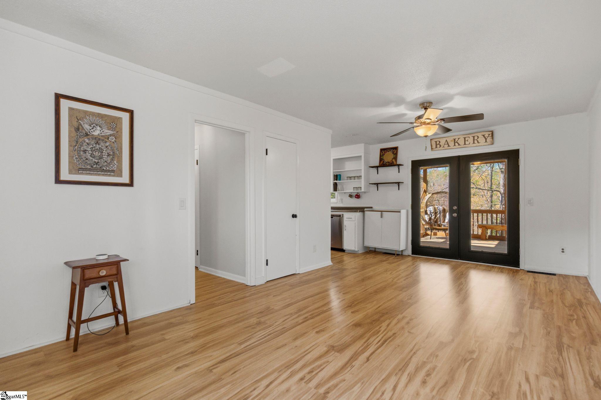 1201 Winding Way Property Photo 9