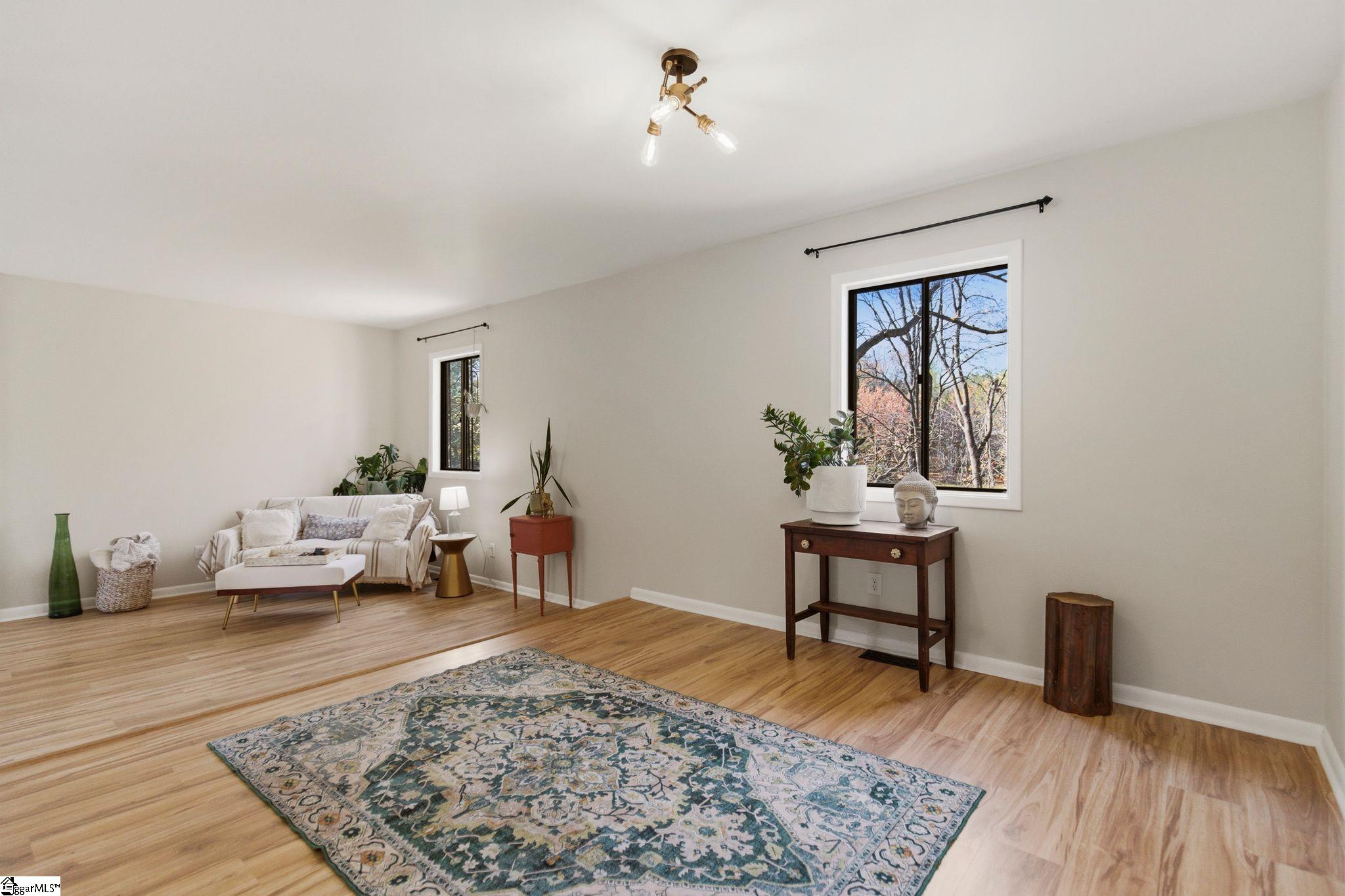 1201 Winding Way Property Photo 10