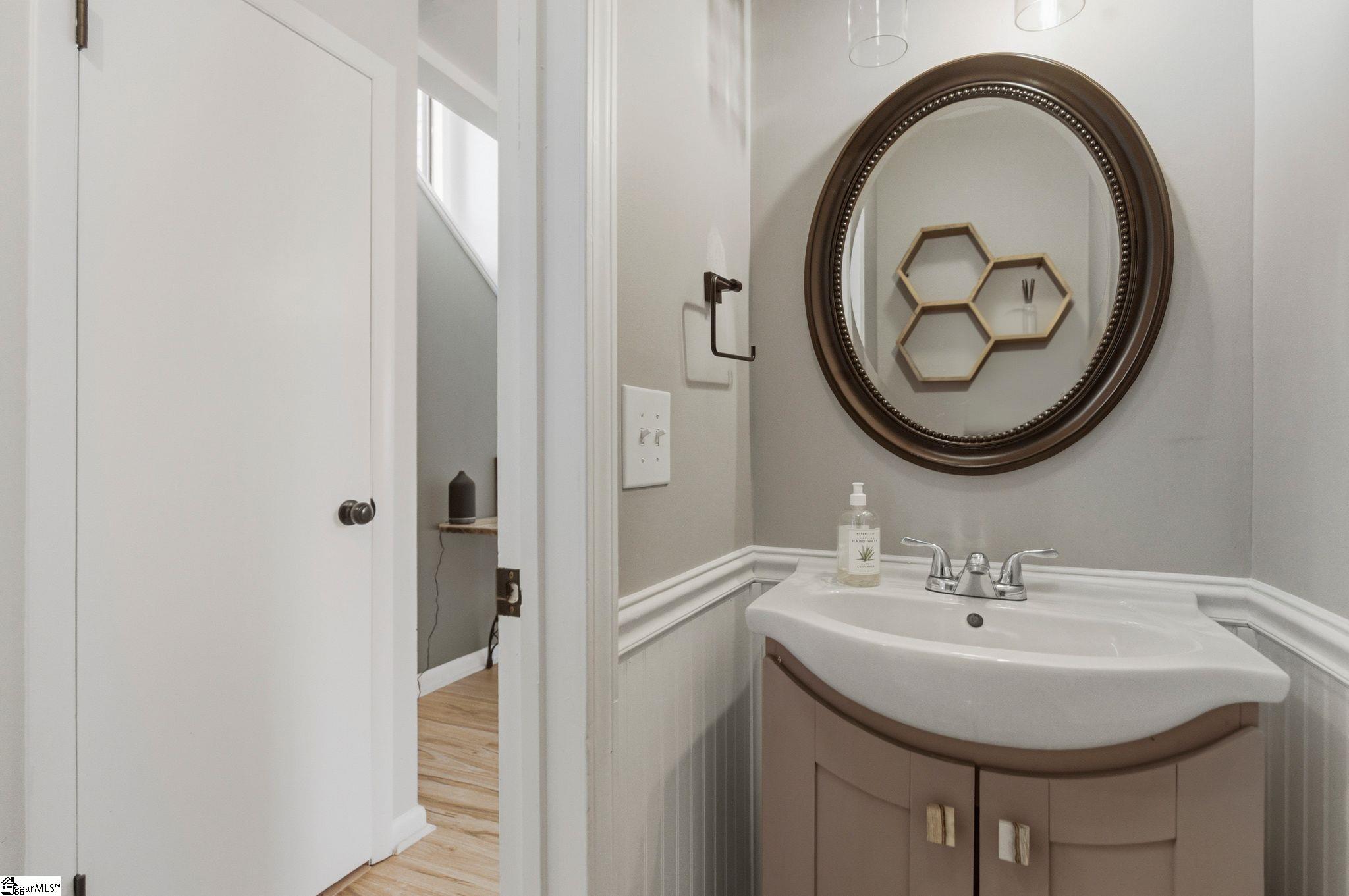 1201 Winding Way Property Photo 13