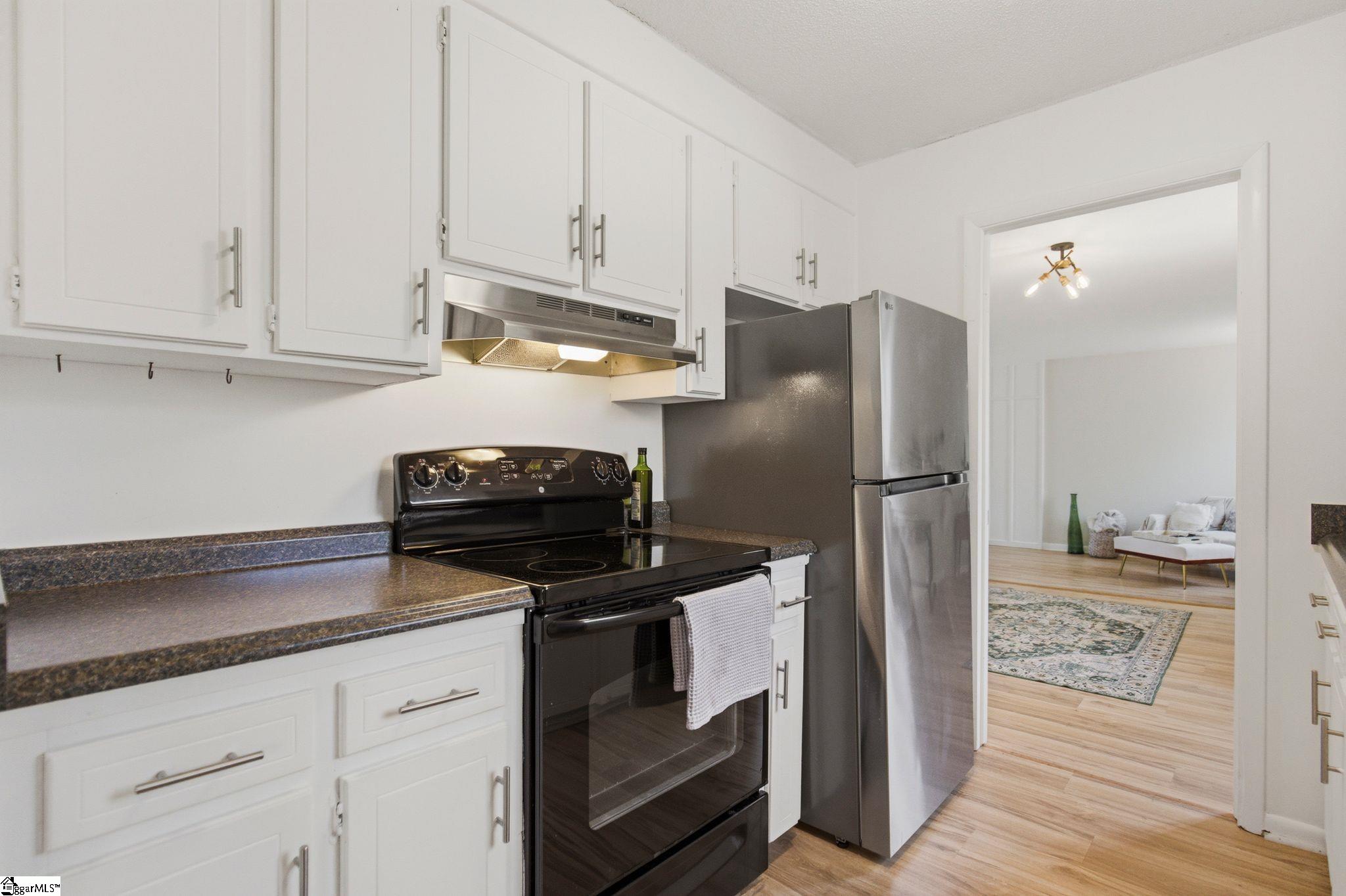 1201 Winding Way Property Photo 14