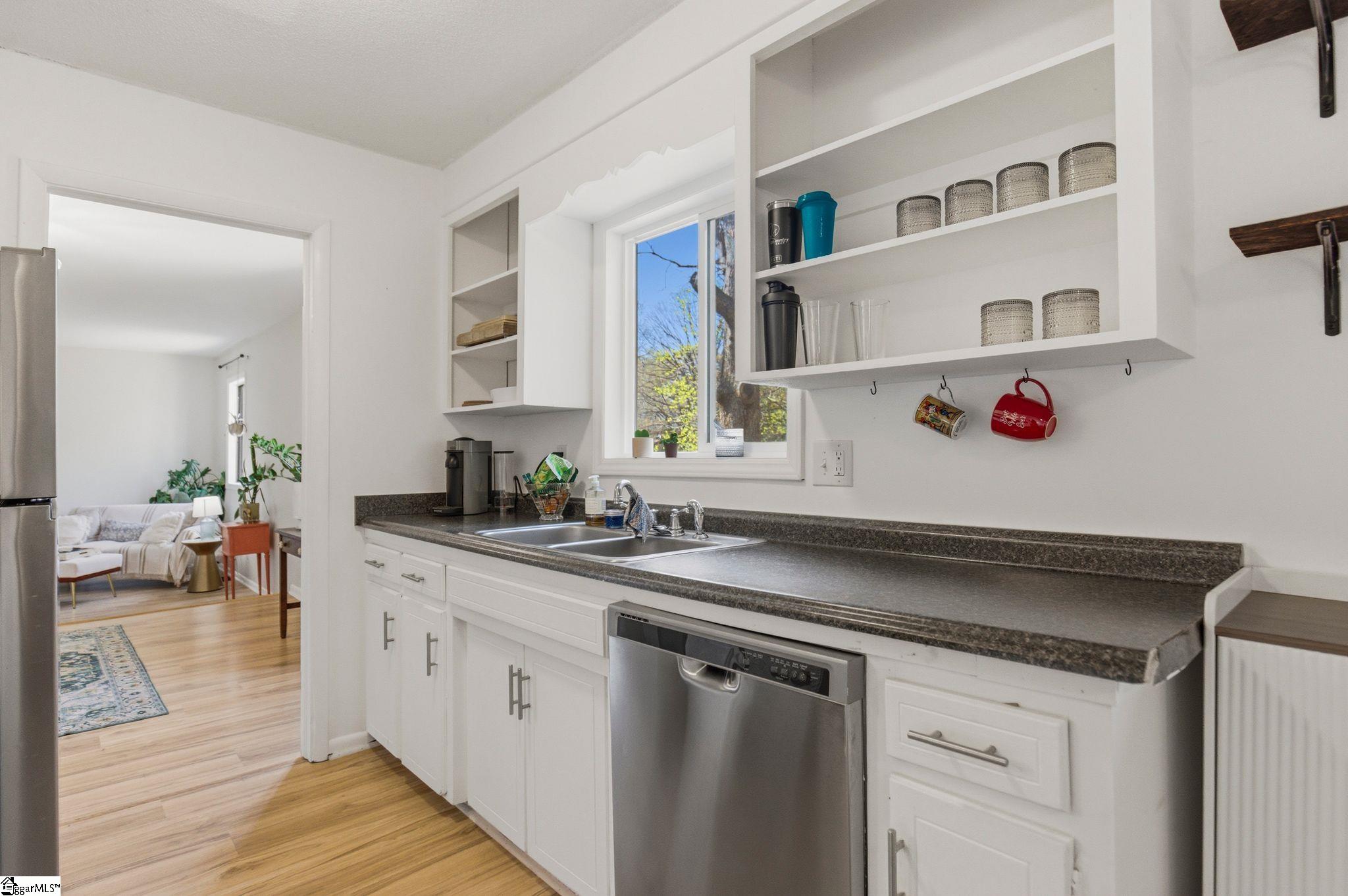 1201 Winding Way Property Photo 15
