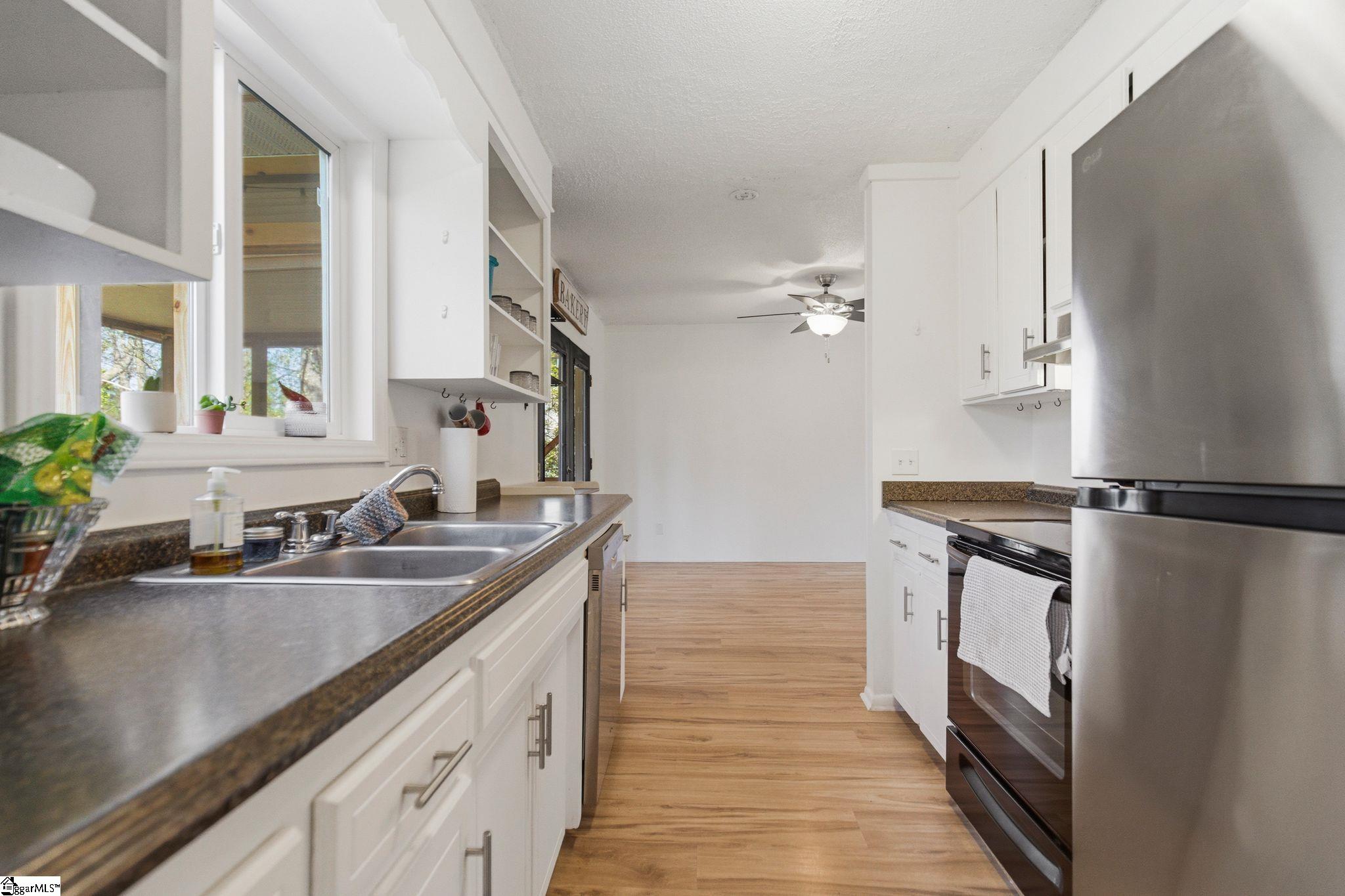 1201 Winding Way Property Photo 16