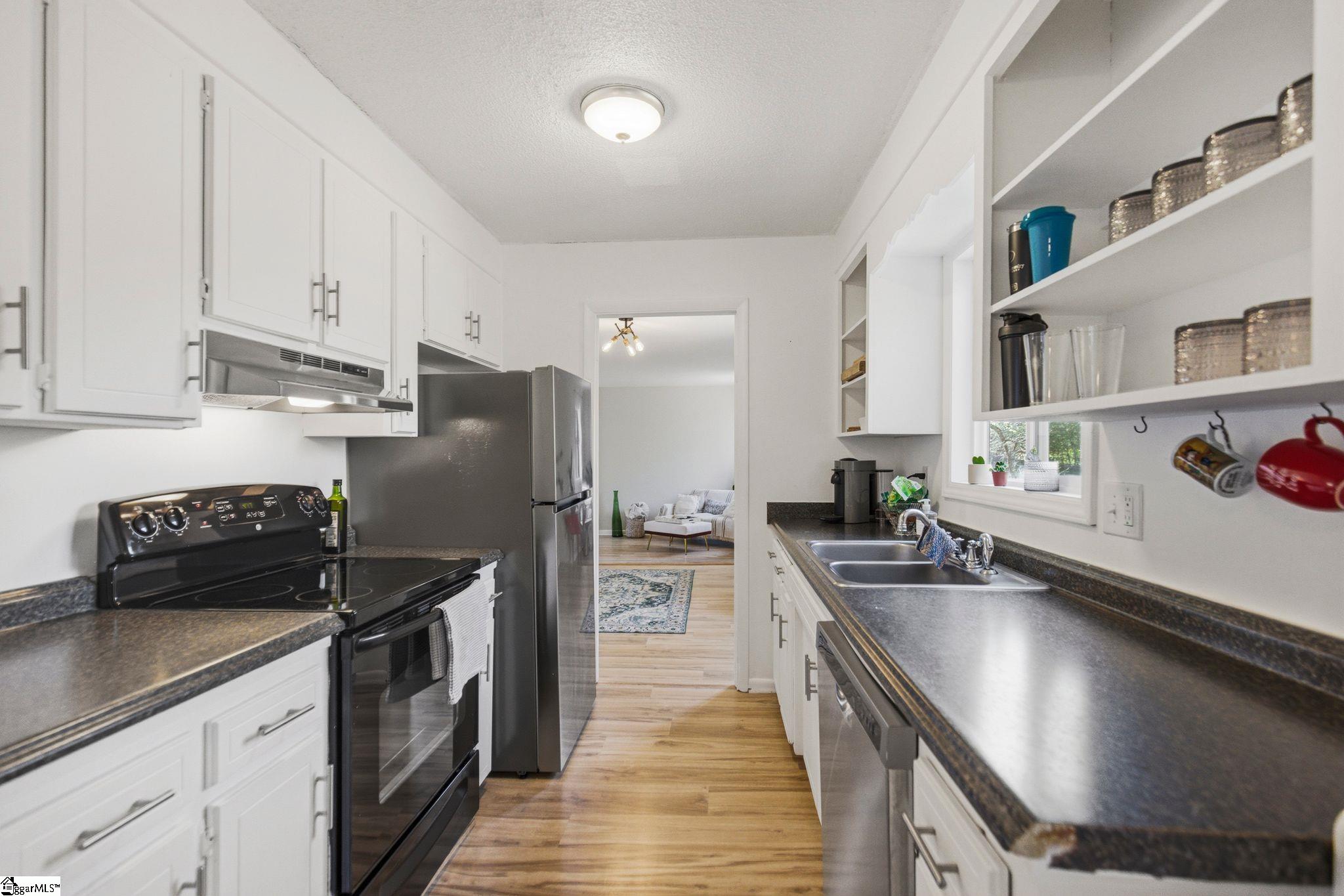 1201 Winding Way Property Photo 17