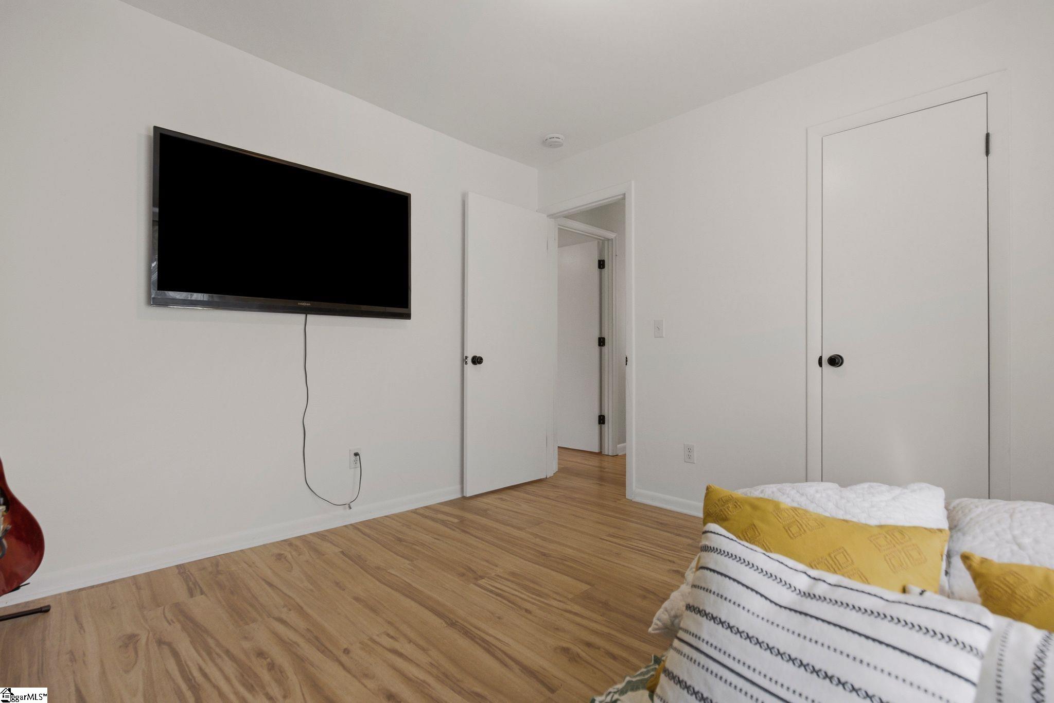 1201 Winding Way Property Photo 19