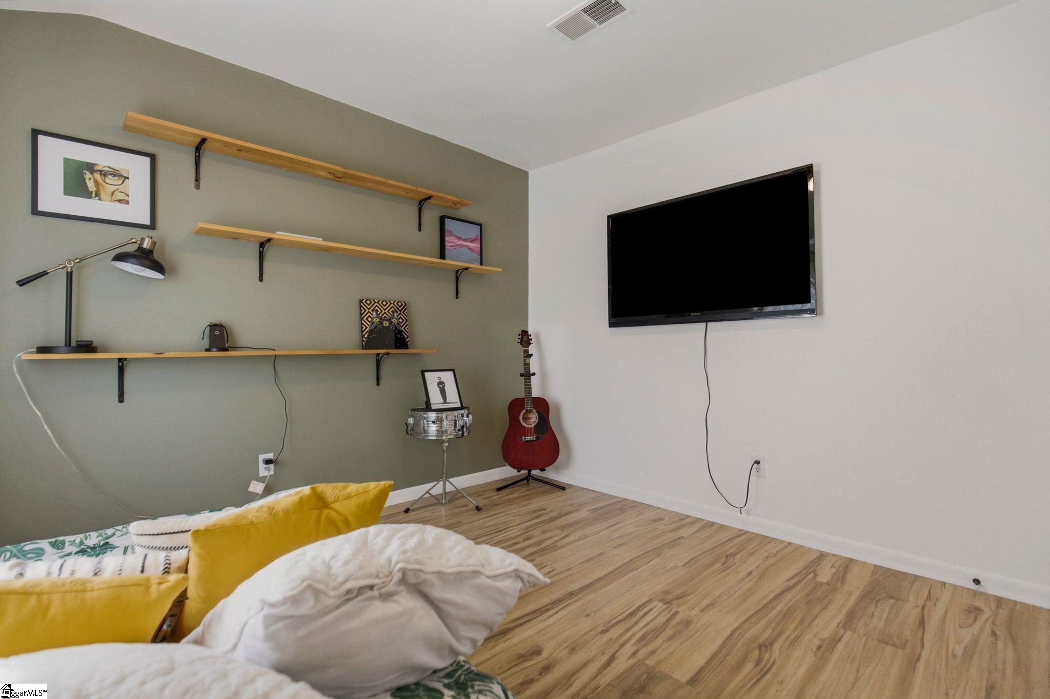 1201 Winding Way Property Photo 21