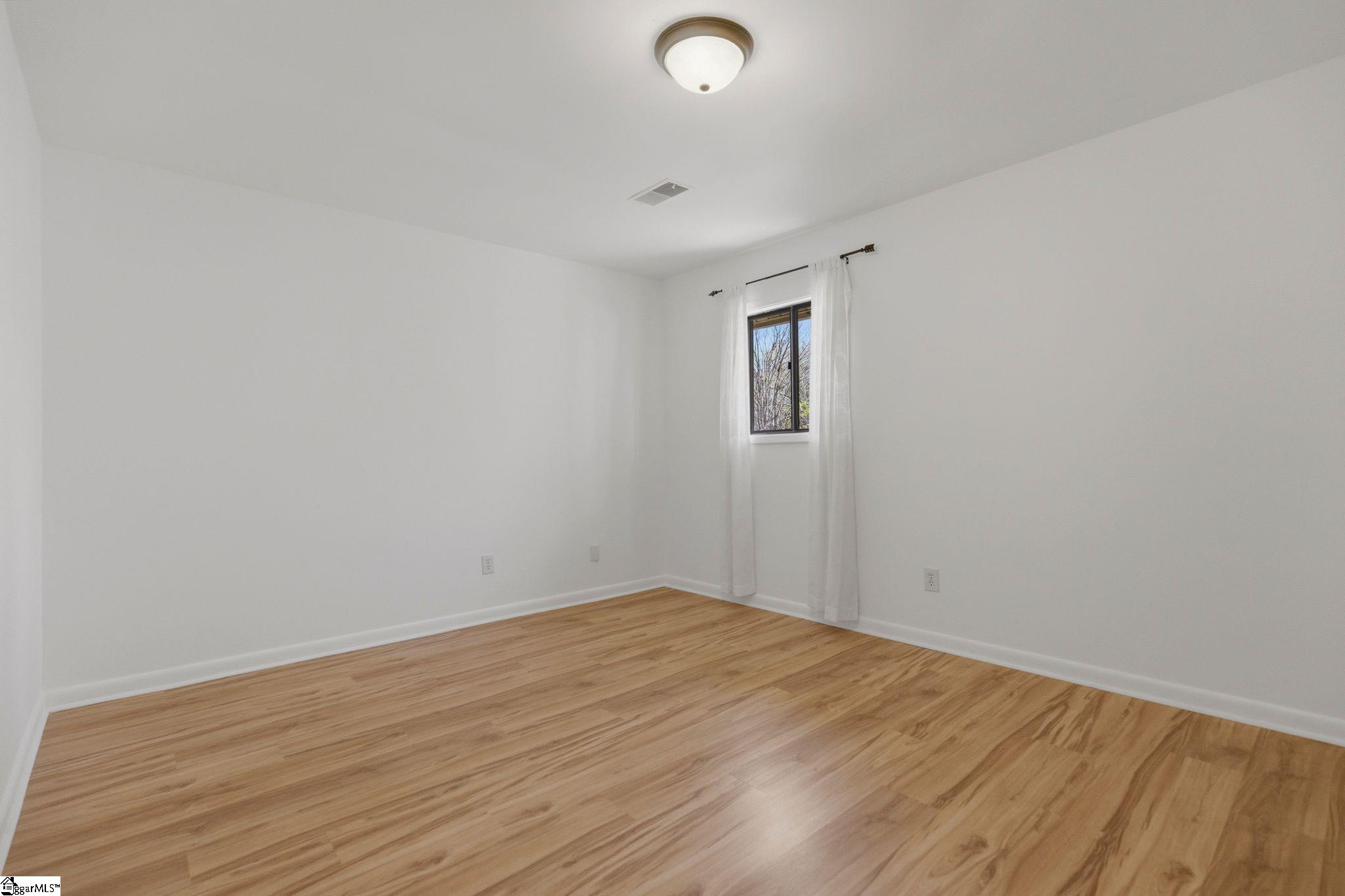 1201 Winding Way Property Photo 23