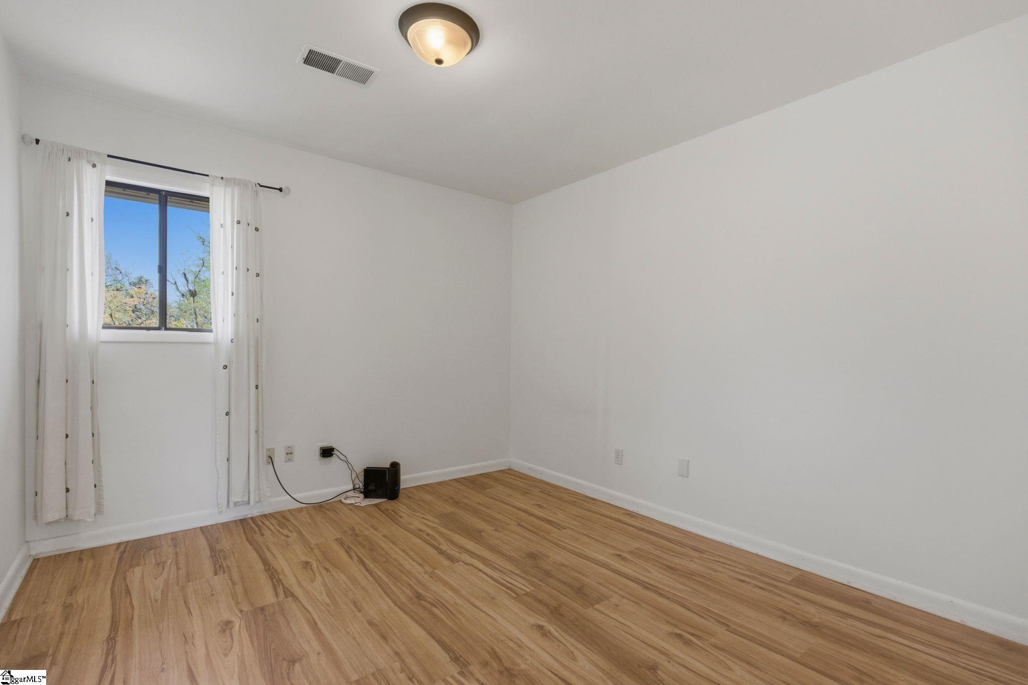 1201 Winding Way Property Photo 24