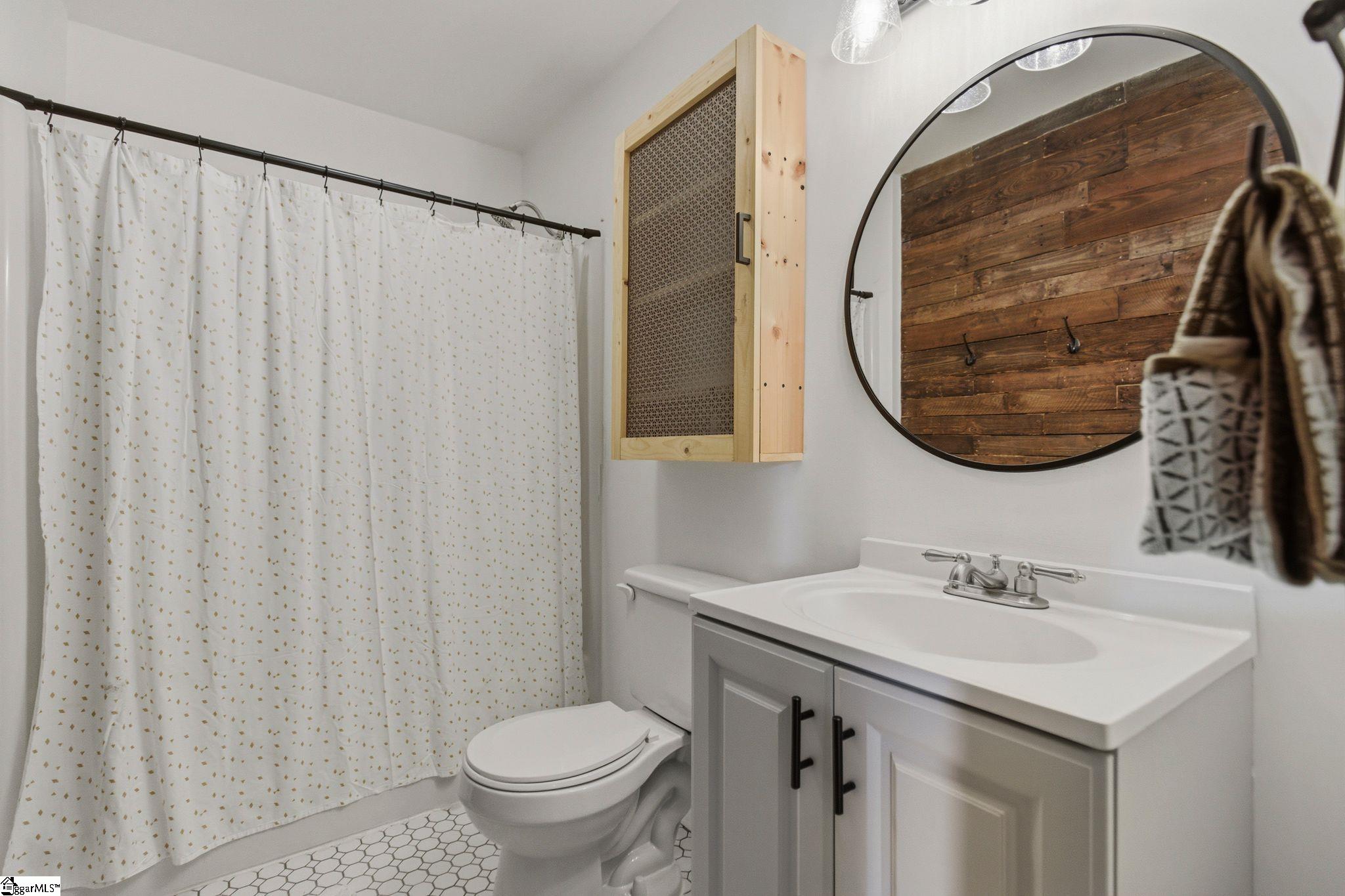 1201 Winding Way Property Photo 28