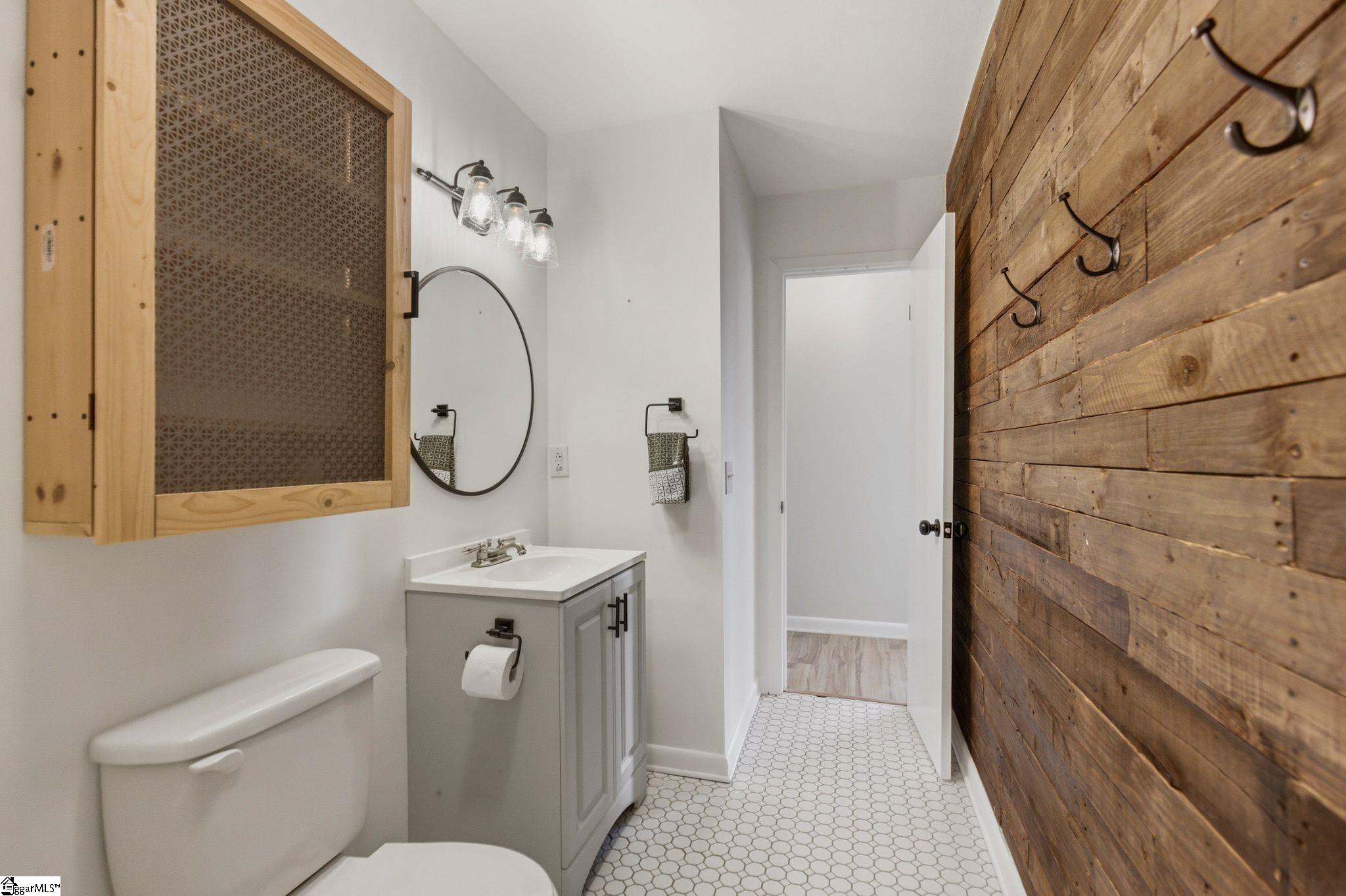 1201 Winding Way Property Photo 29